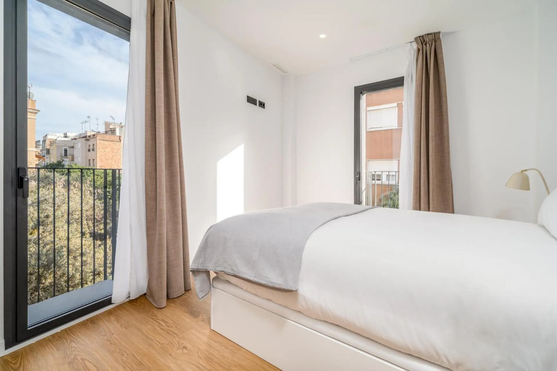 Bed in Limehome Barcelona Plaça Pirineus