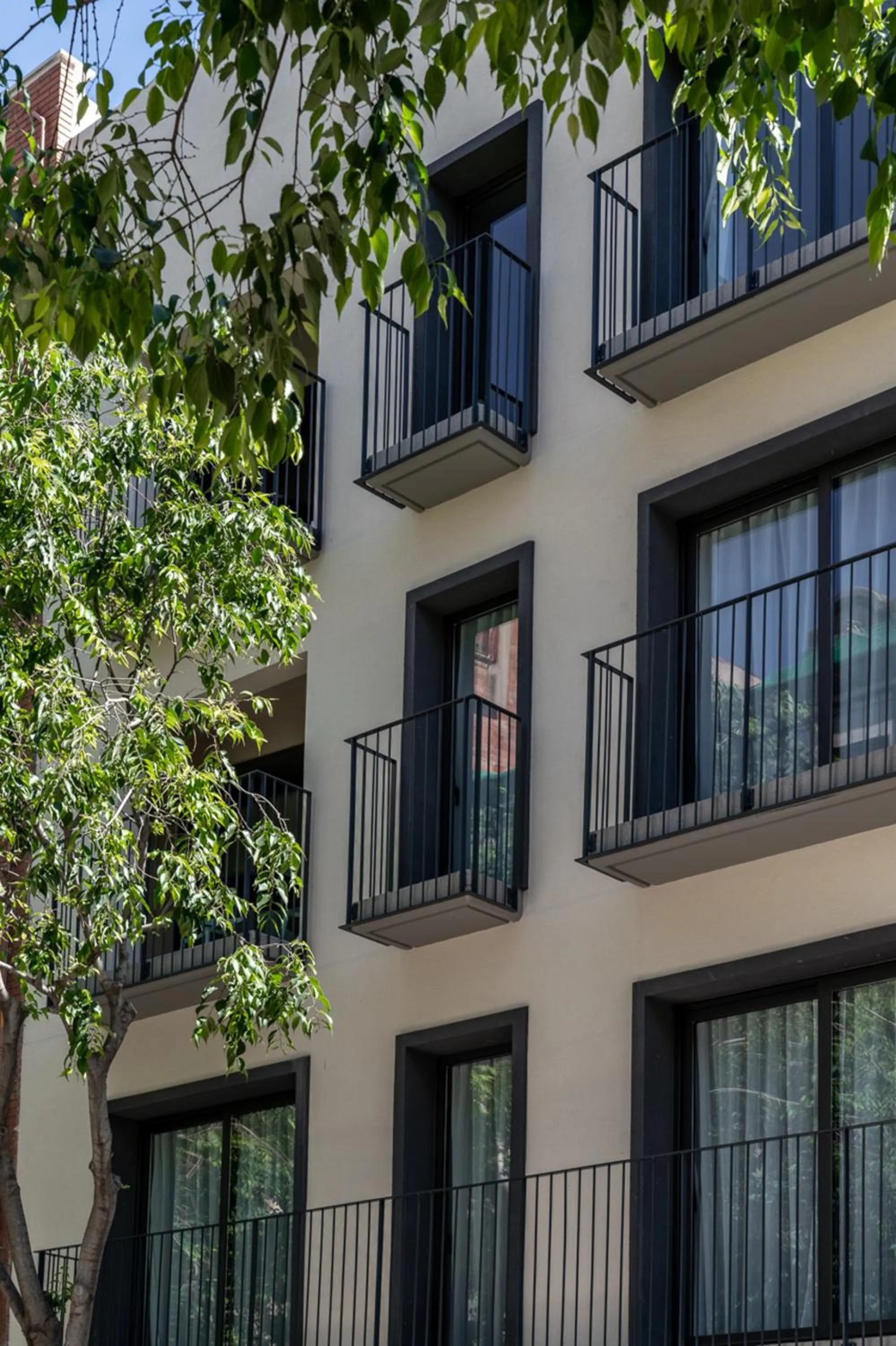 Property building in Limehome Barcelona Plaça Pirineus