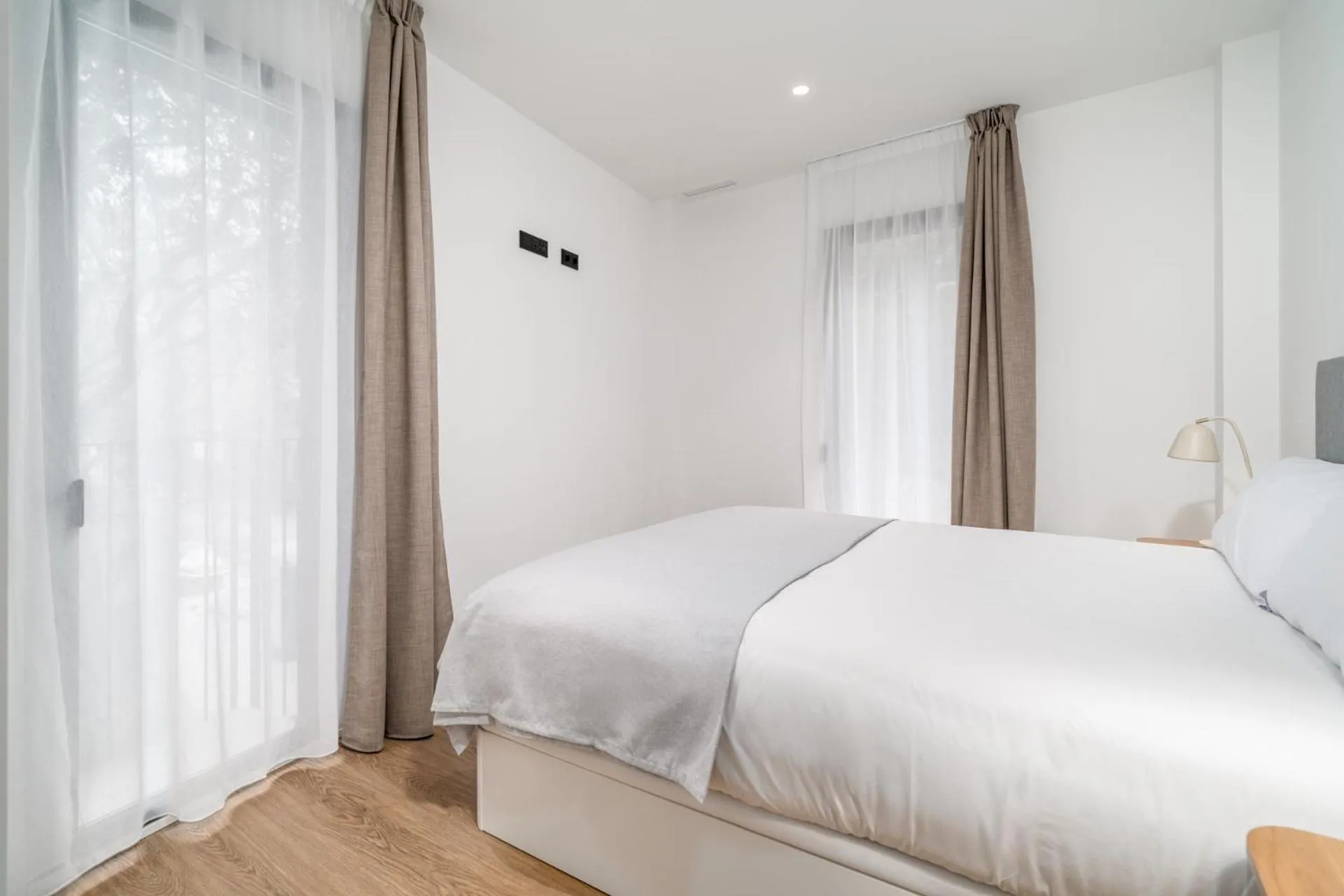 Bed in Limehome Barcelona Plaça Pirineus