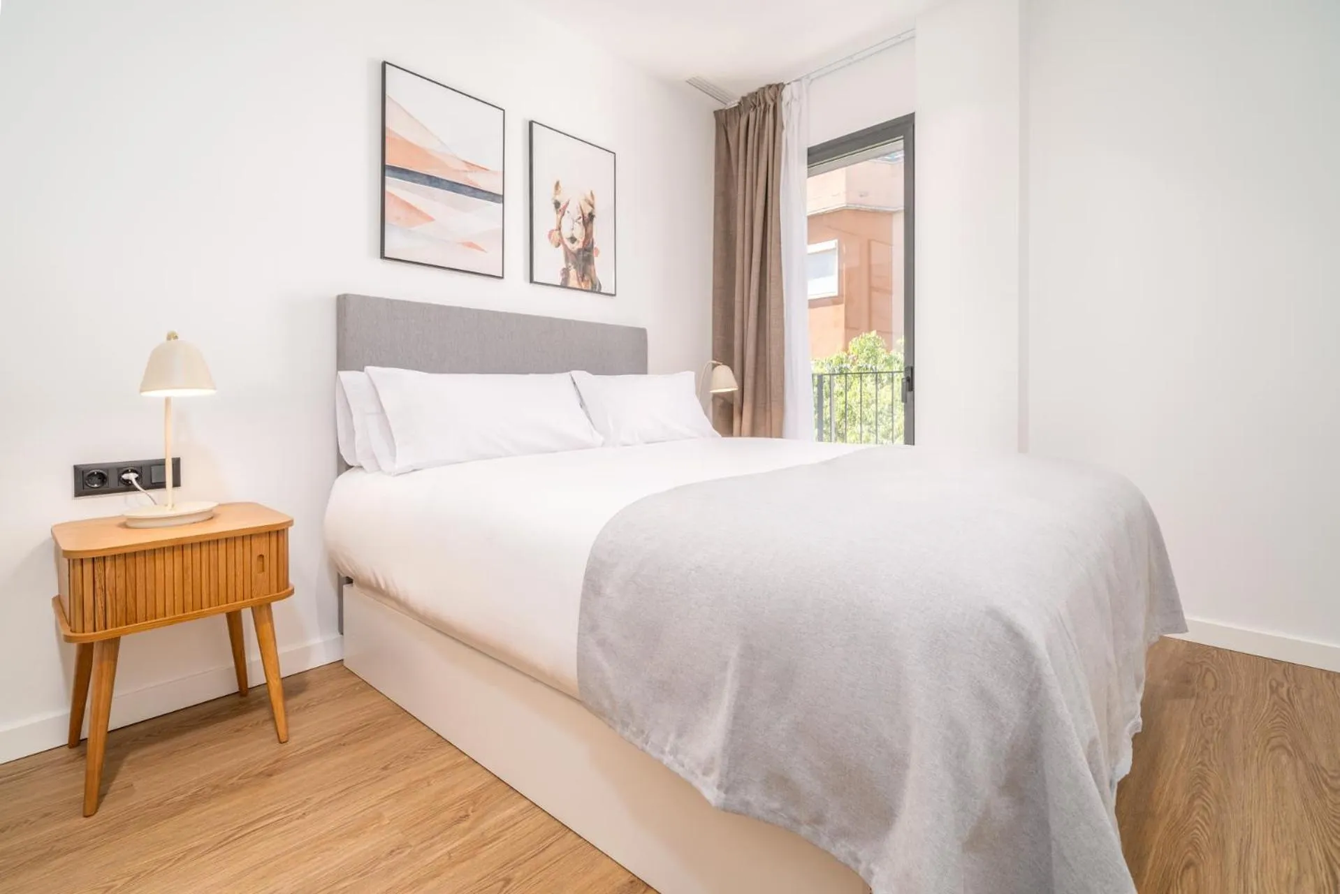 Bed in Limehome Barcelona Plaça Pirineus