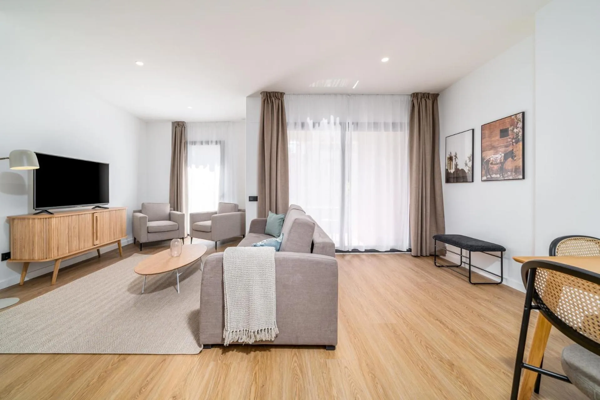 TV and multimedia in Limehome Barcelona Plaça Pirineus