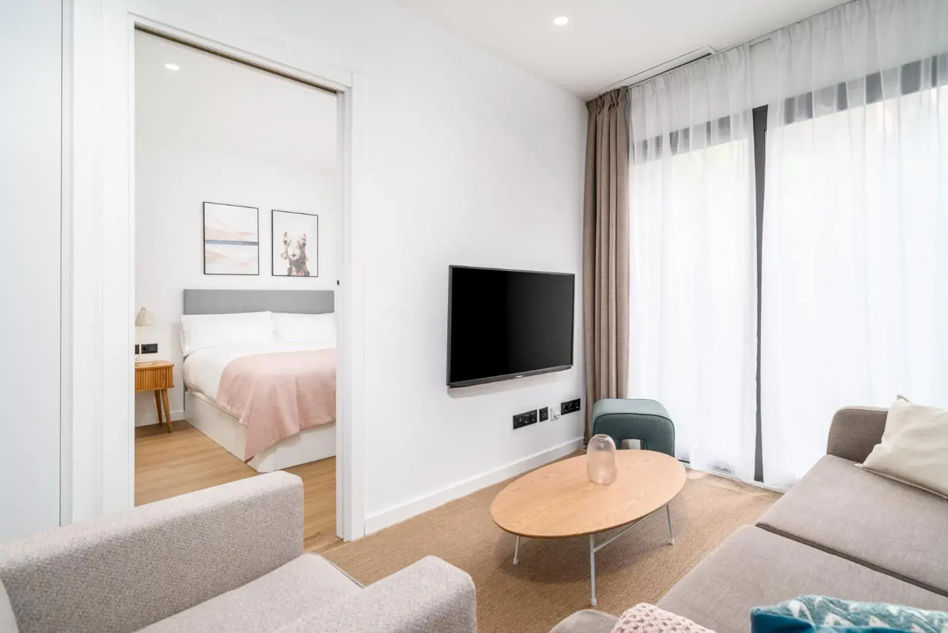 One-Bedroom Apartment with Balcony in Limehome Barcelona Plaça Pirineus One-Bedroom Apartment with Balcony in Limehome Barcelona Plaça Pirineus