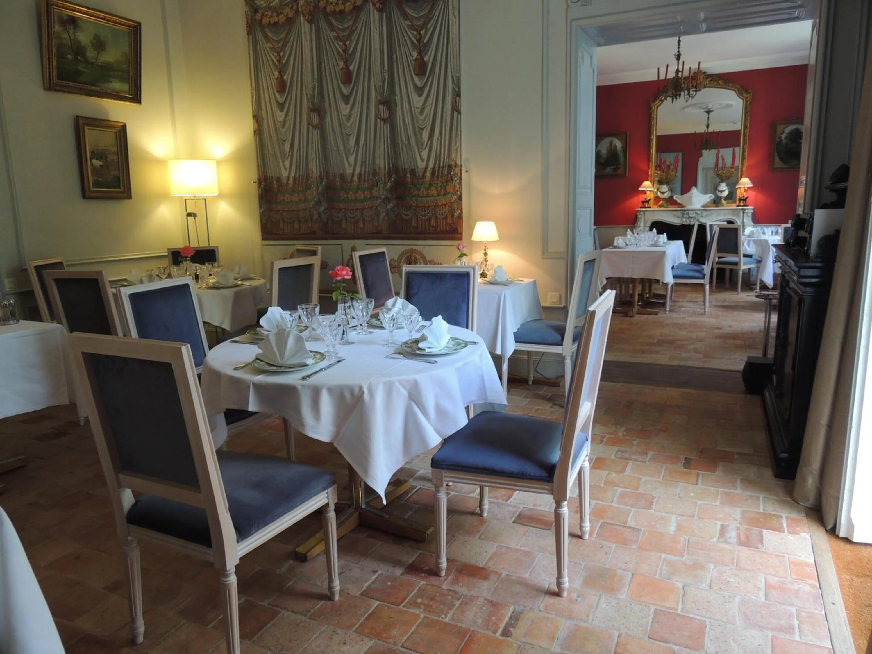 Restaurant/places to eat in Le Domaine de Mestré, The Originals Relais