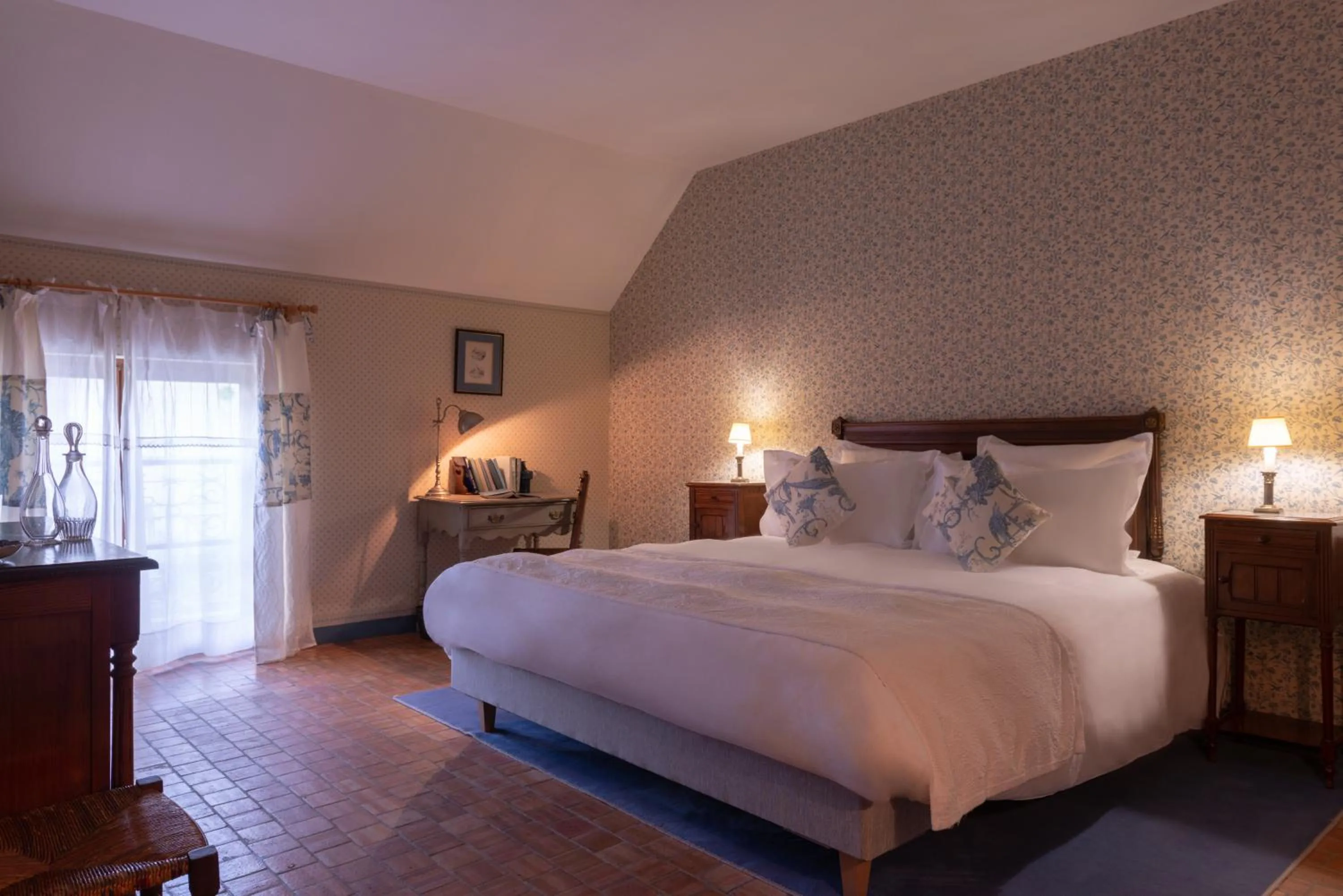 Bed in Le Domaine de Mestré, The Originals Relais