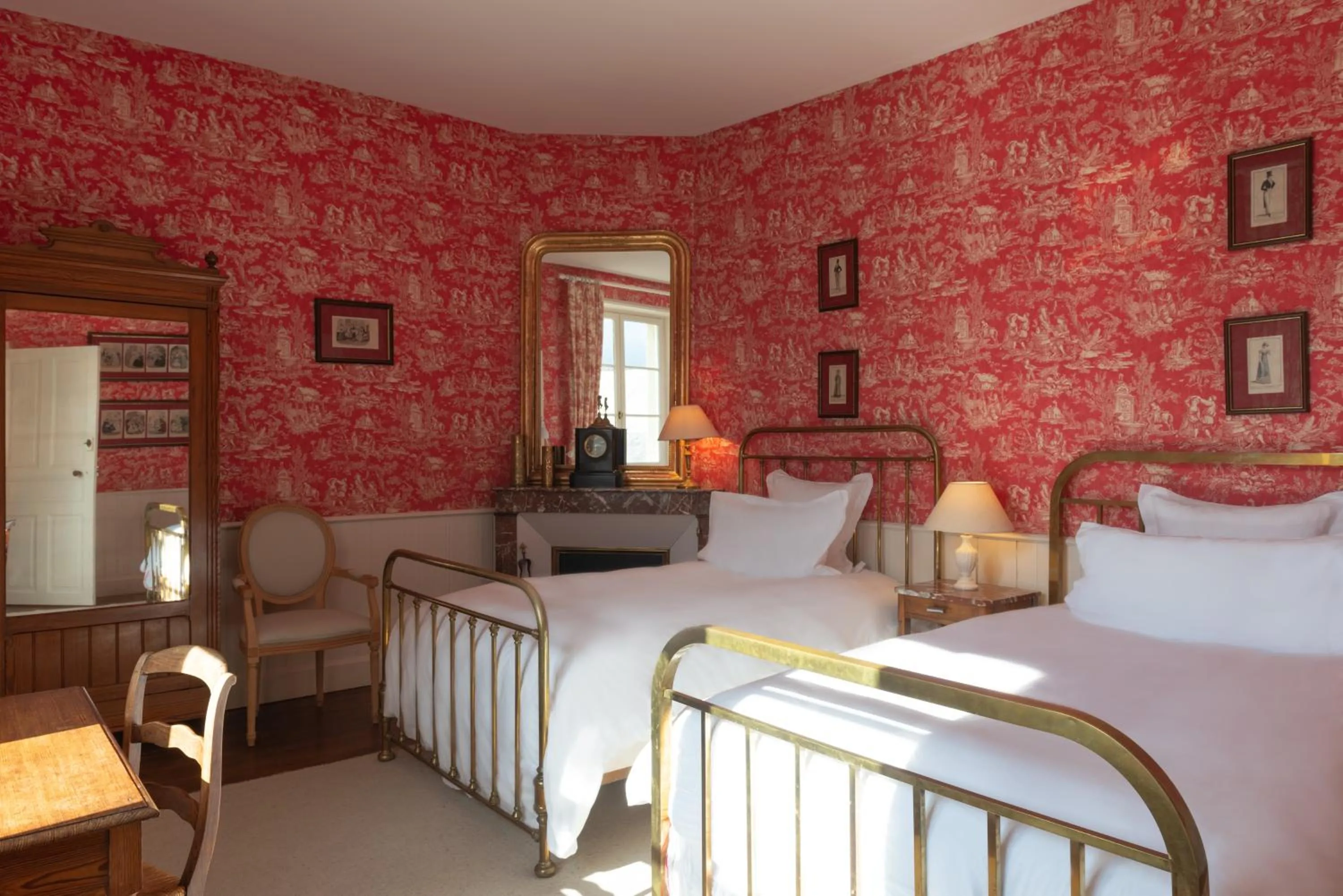 Bed in Le Domaine de Mestré, The Originals Relais