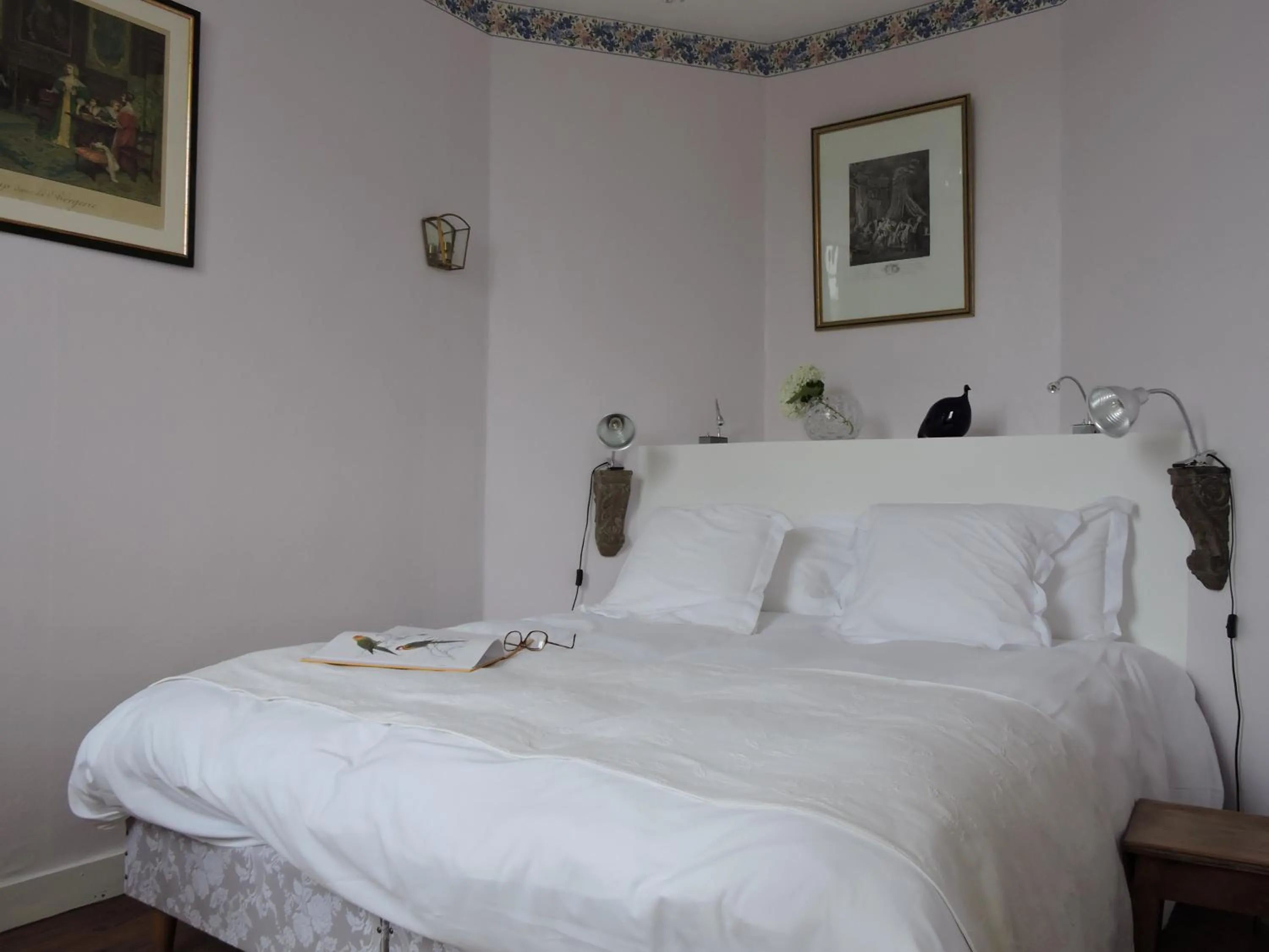 Bed in Le Domaine de Mestré, The Originals Relais