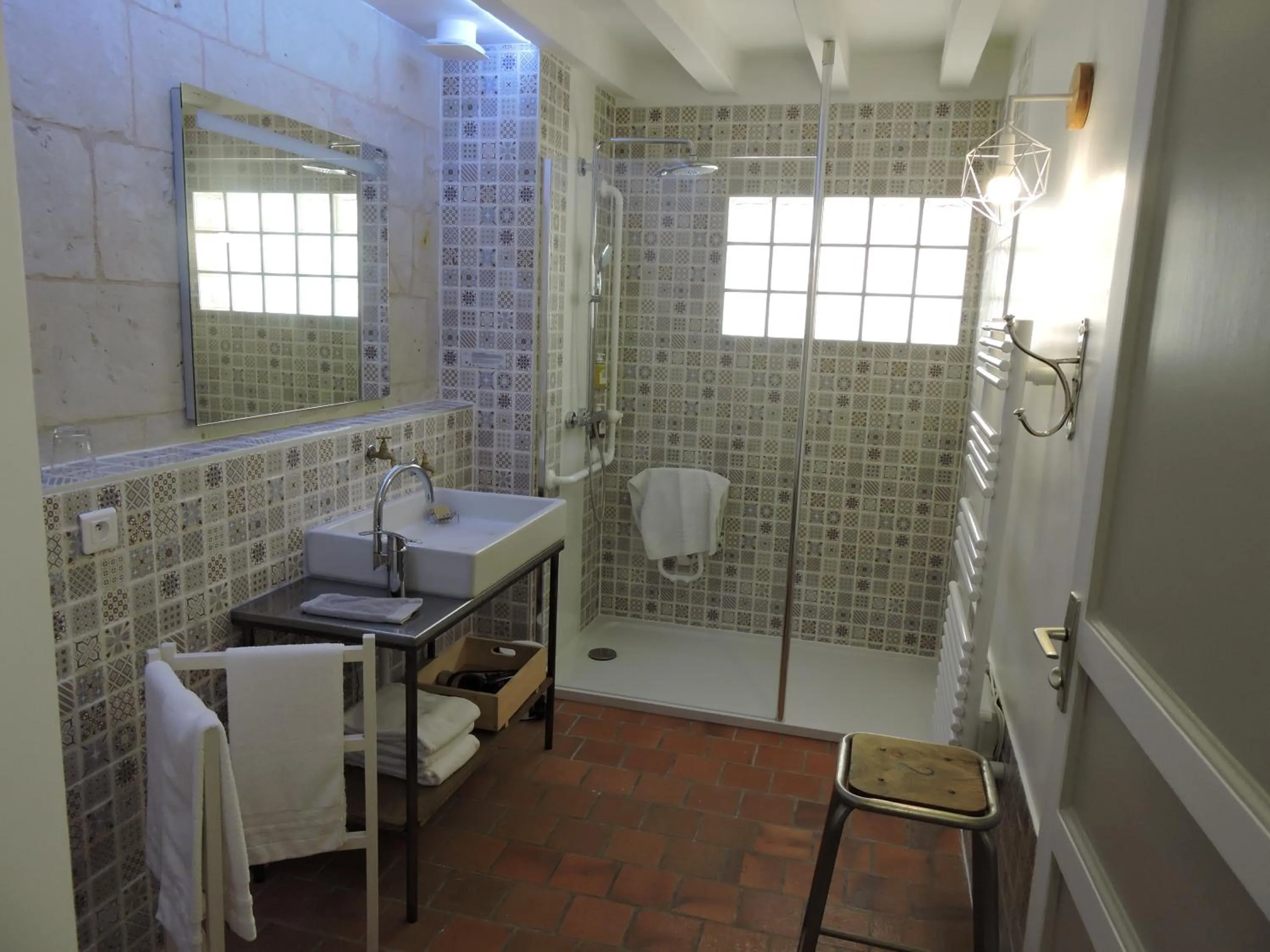 Shower in Le Domaine de Mestré, The Originals Relais