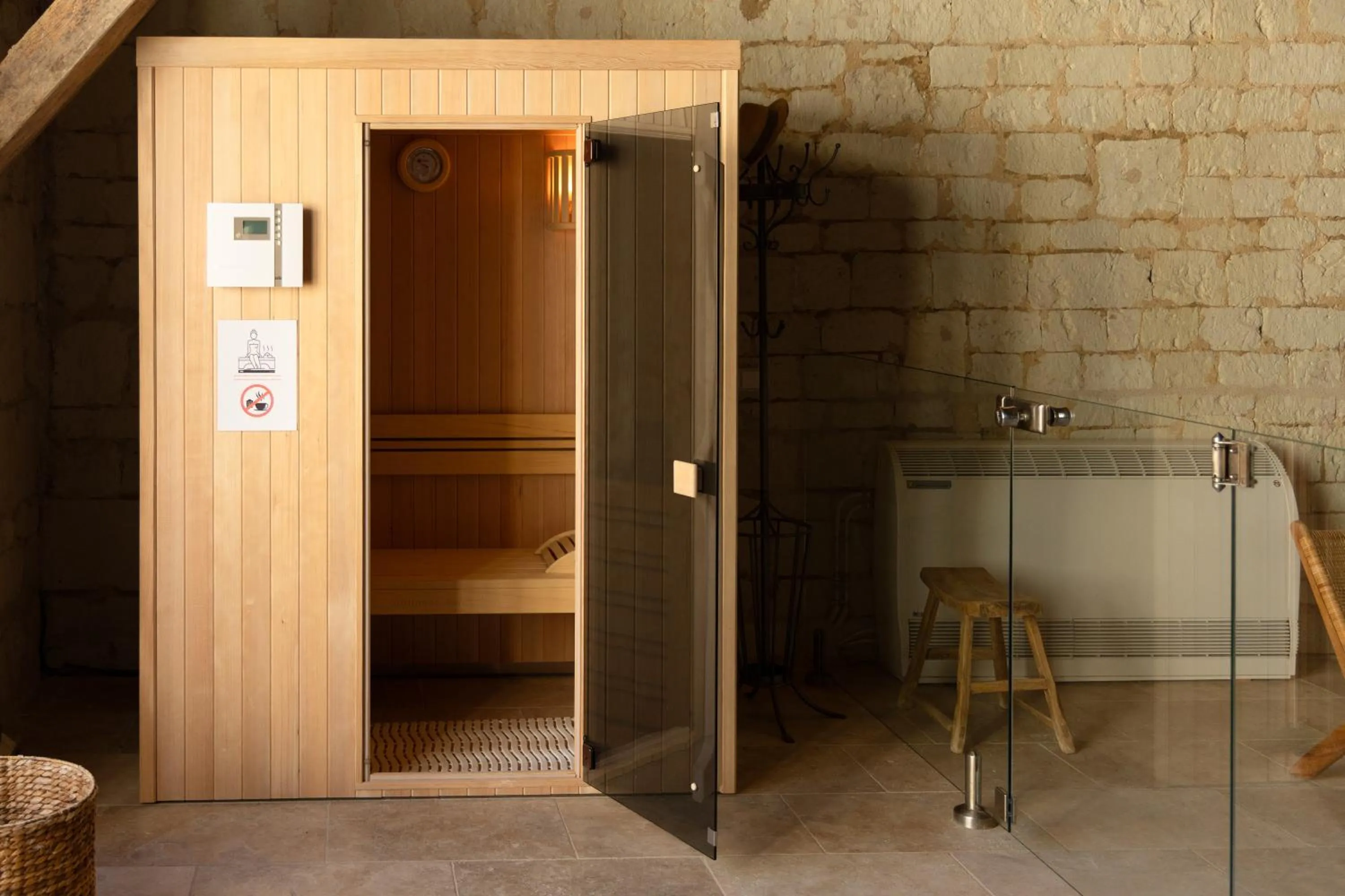 Sauna in Le Domaine de Mestré, The Originals Relais