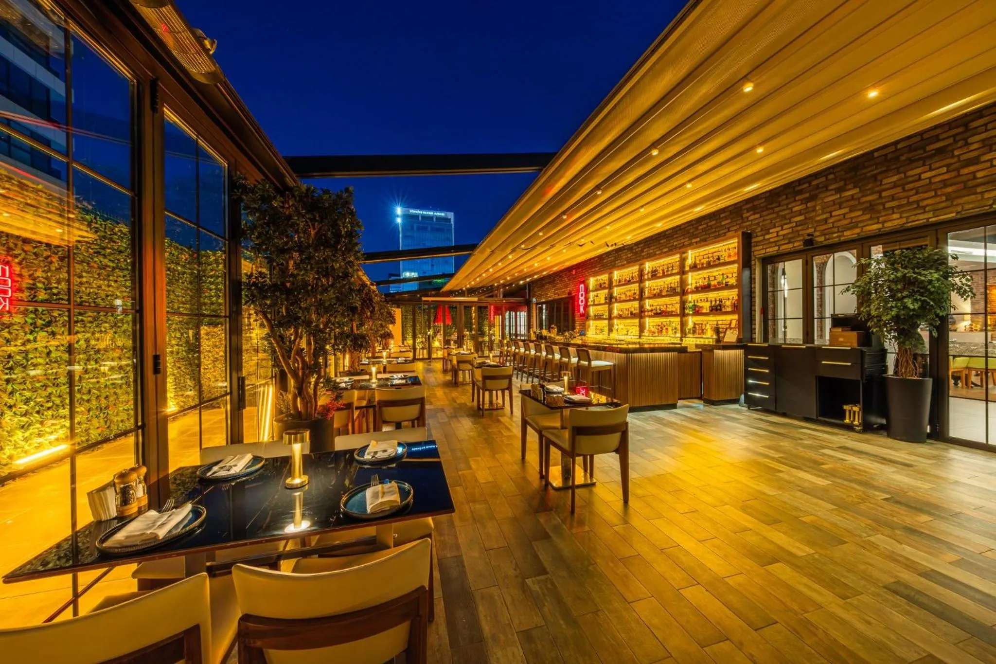 Lounge or bar in Holiday Inn Ankara - Cukurambar by IHG