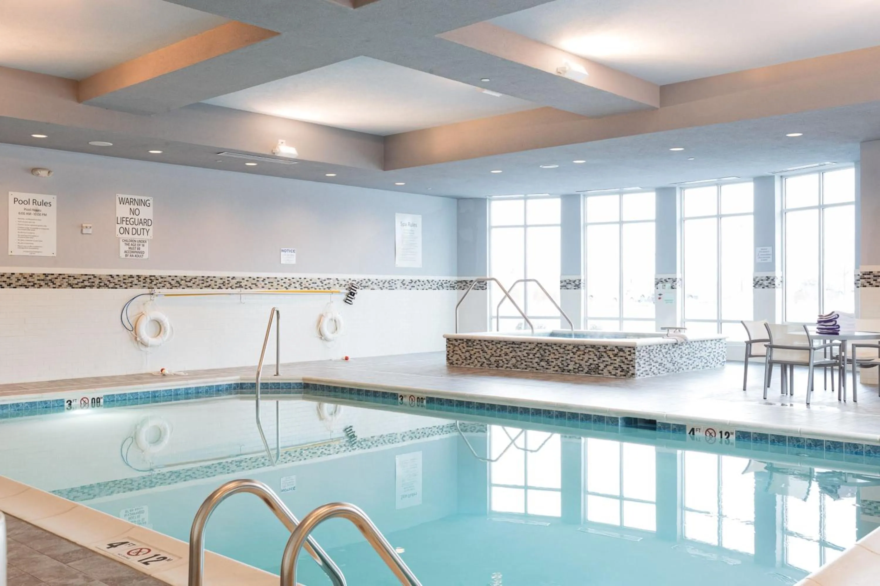 Swimming pool in Holiday Inn Hotel & Suites Davenport by IHG