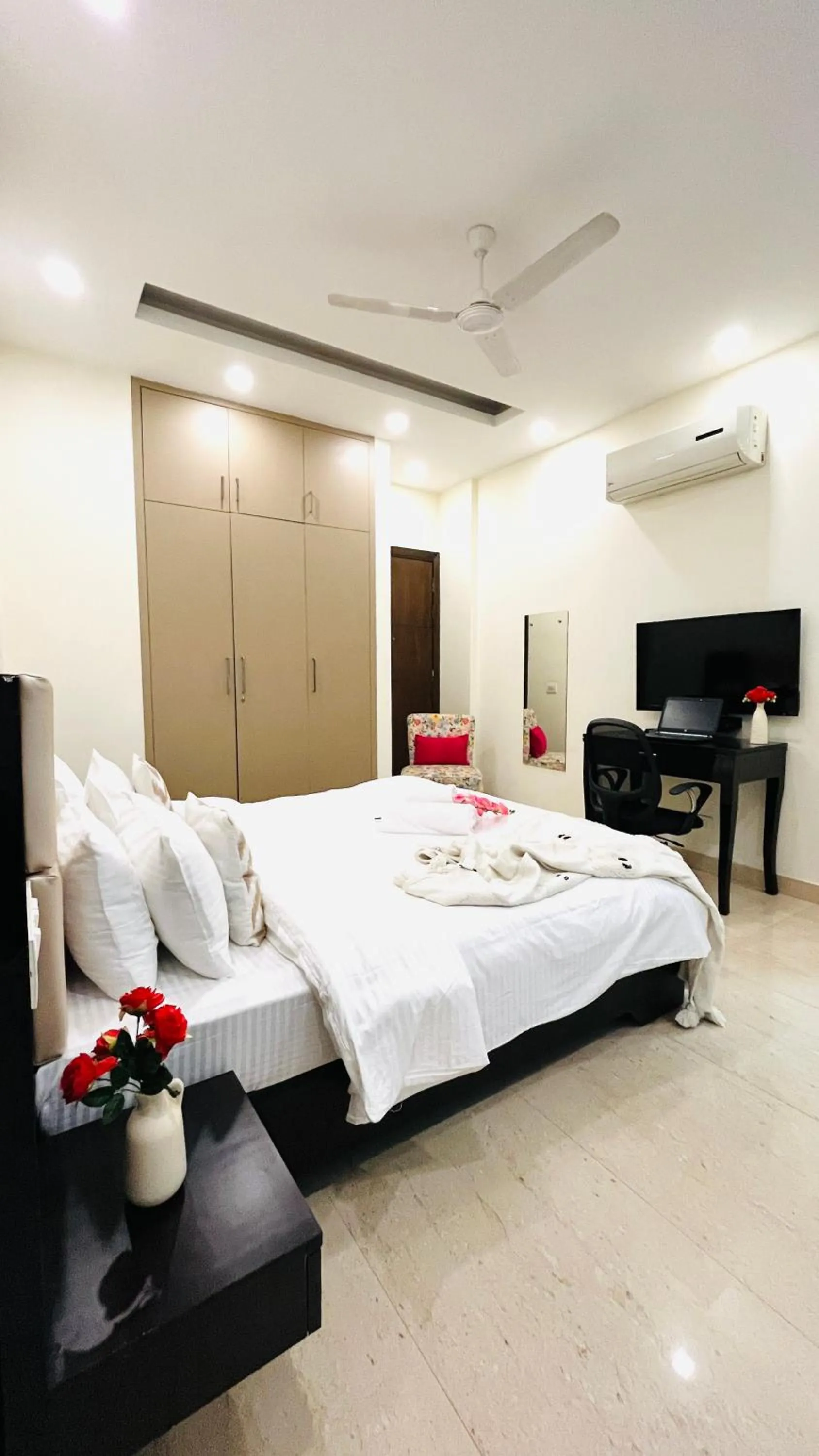 Bedroom, Bed in Olive Service Apartments - DLF Cyber City