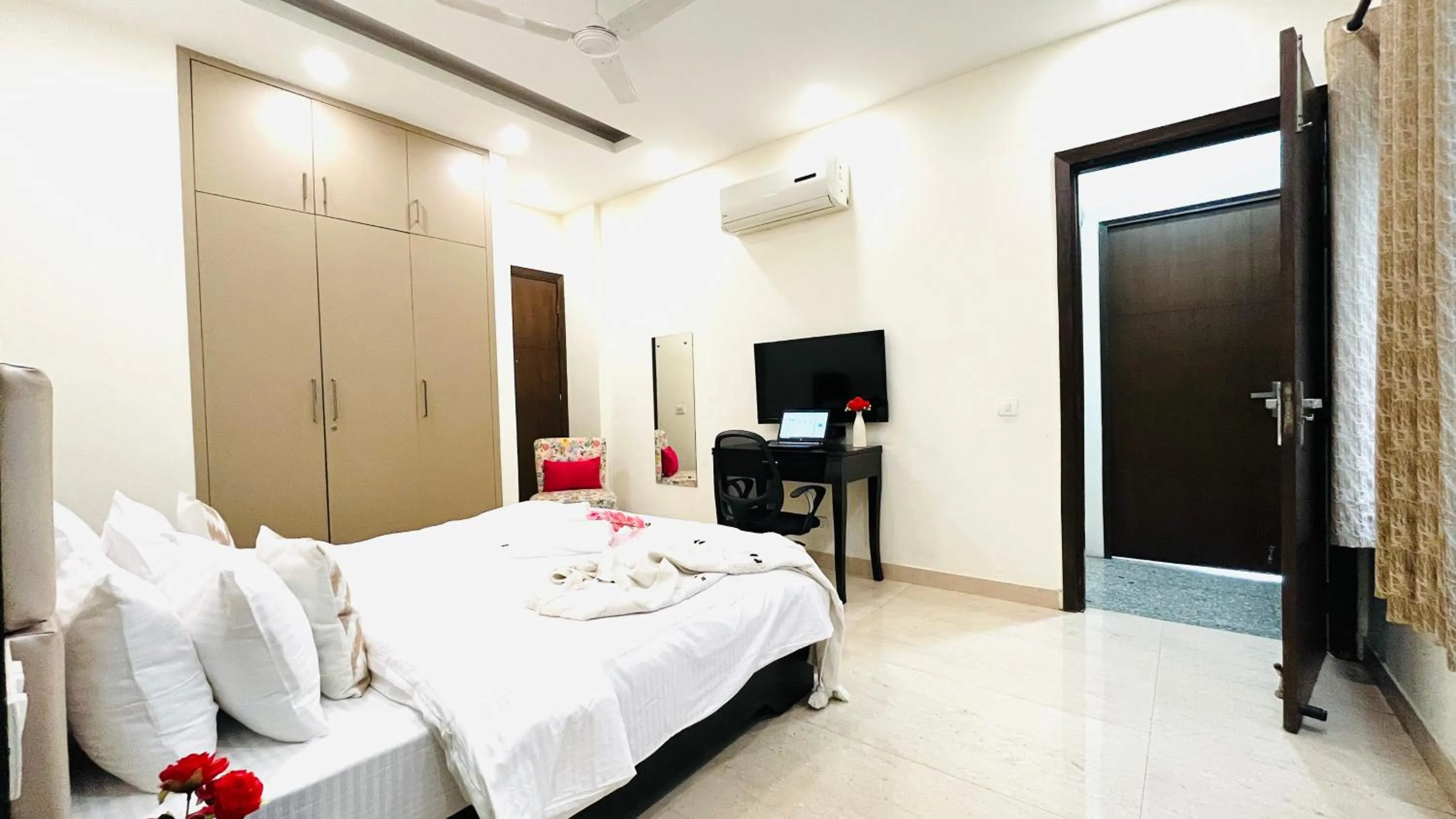 Bedroom, Bed in Olive Service Apartments - DLF Cyber City