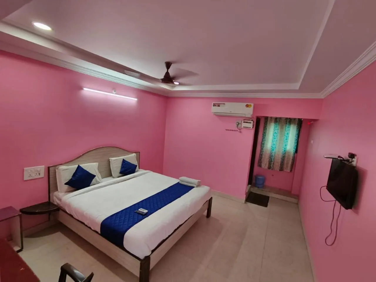 Bed in Sujan Residency's