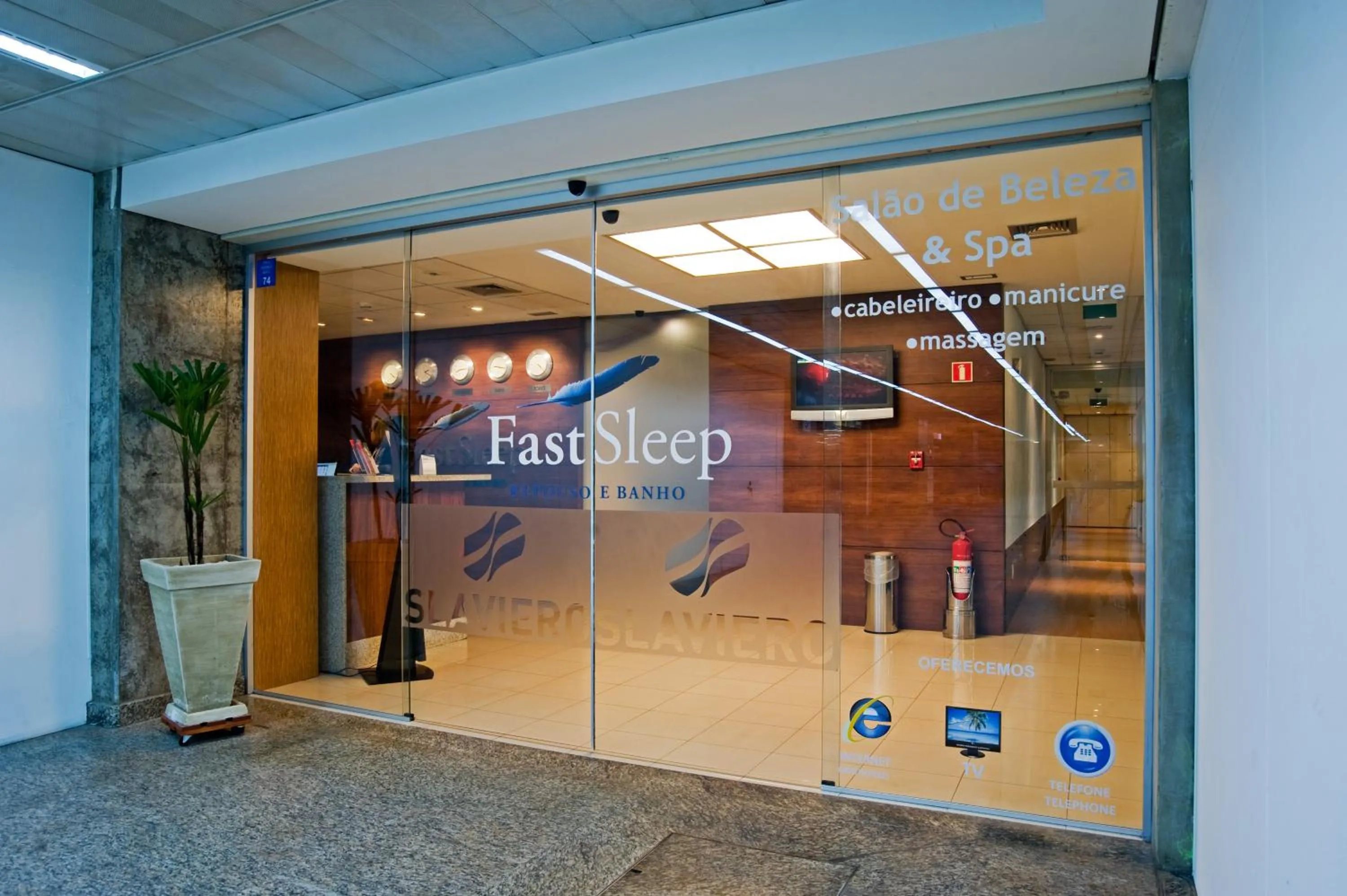 Facade/entrance in FAST SLEEP Guarulhos by Slaviero Hotéis