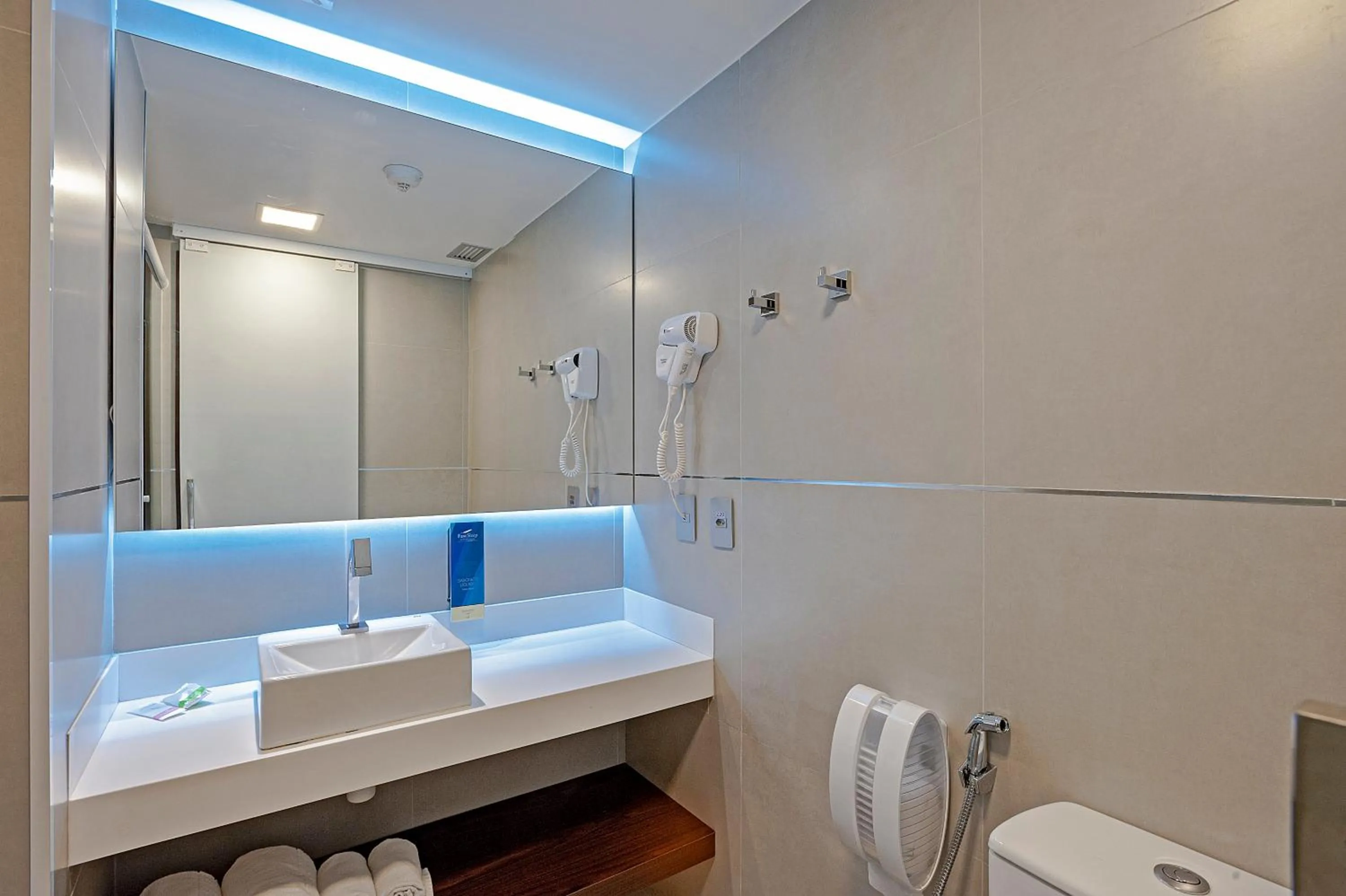 Toilet in FAST SLEEP Guarulhos by Slaviero Hotéis