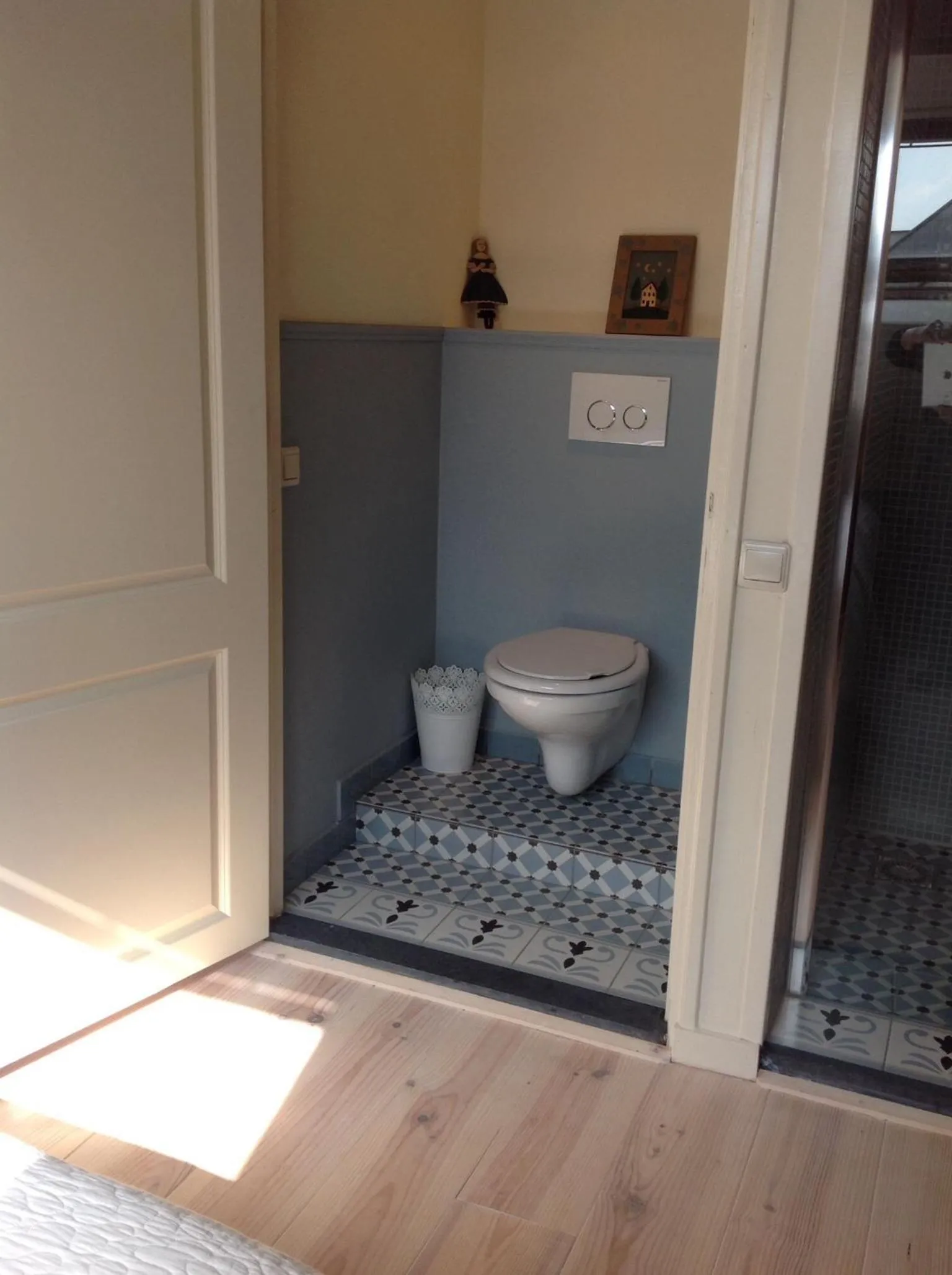 Toilet in Annelies'Place to B& B