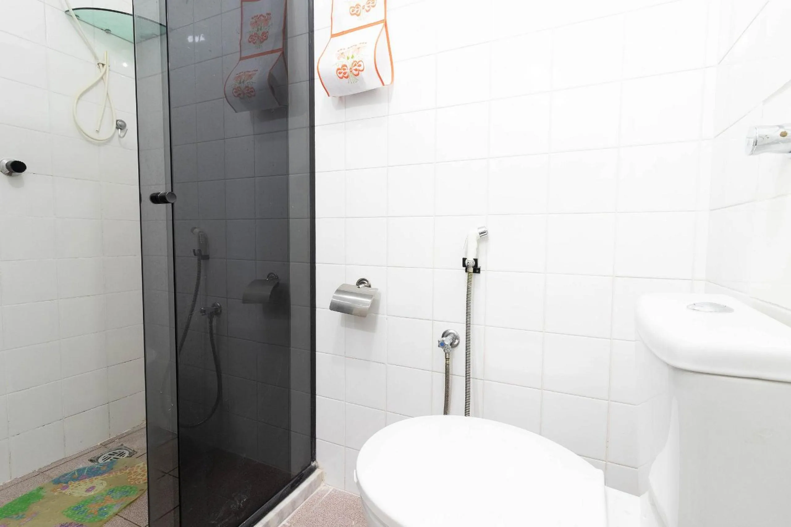 Toilet in GB39 Apto a 50m da Praia em Guarajuba, 2/4