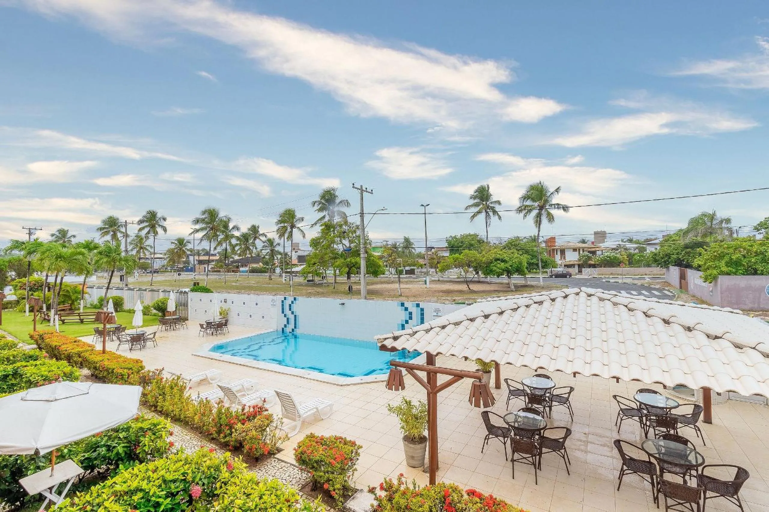 Pool view in GB39 Apto a 50m da Praia em Guarajuba, 2/4