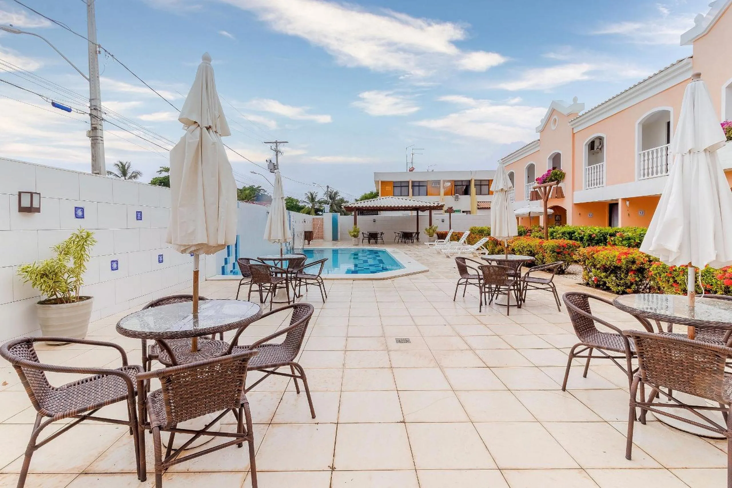 Swimming pool in GB39 Apto a 50m da Praia em Guarajuba, 2/4