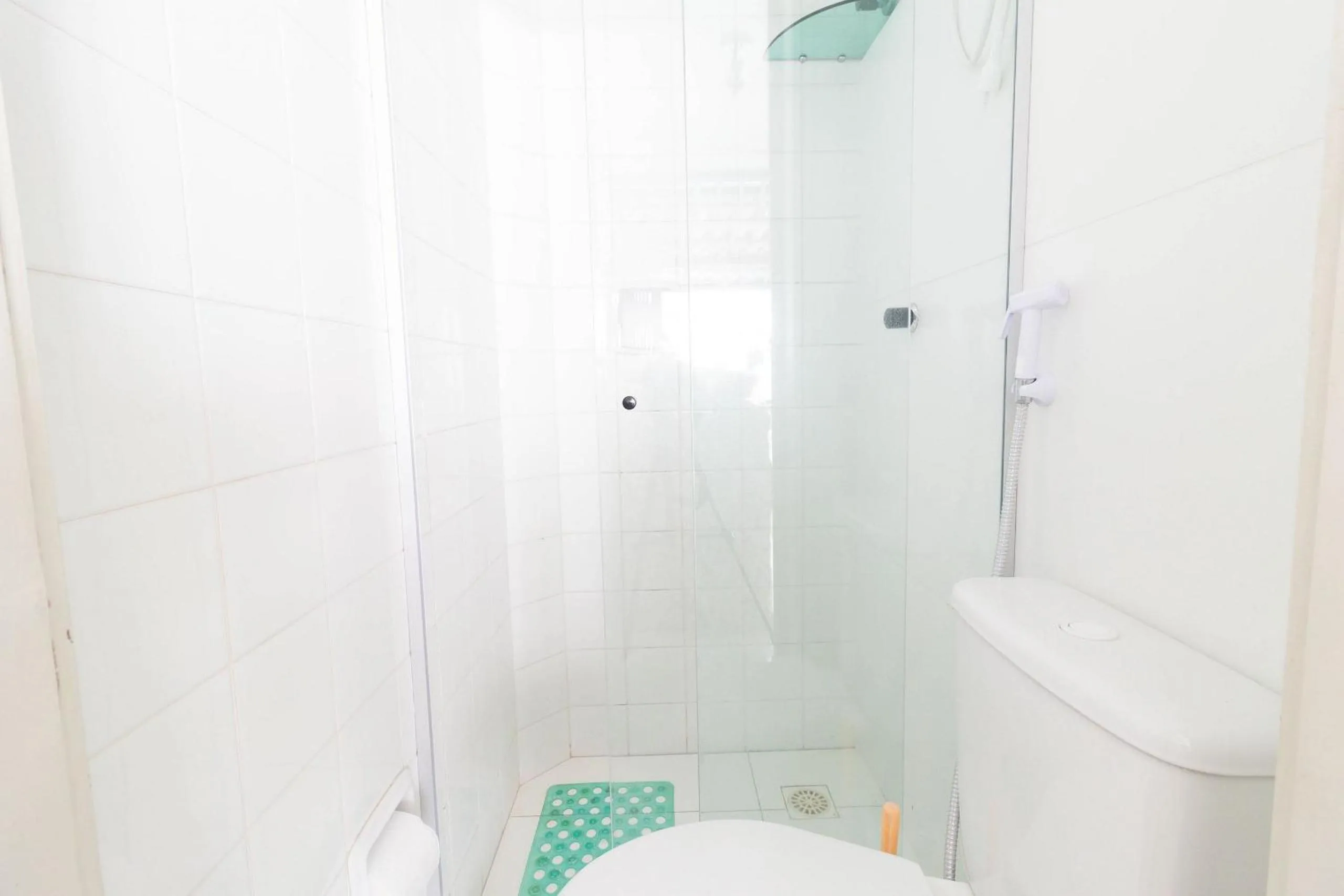 Toilet in GB39 Apto a 50m da Praia em Guarajuba, 2/4