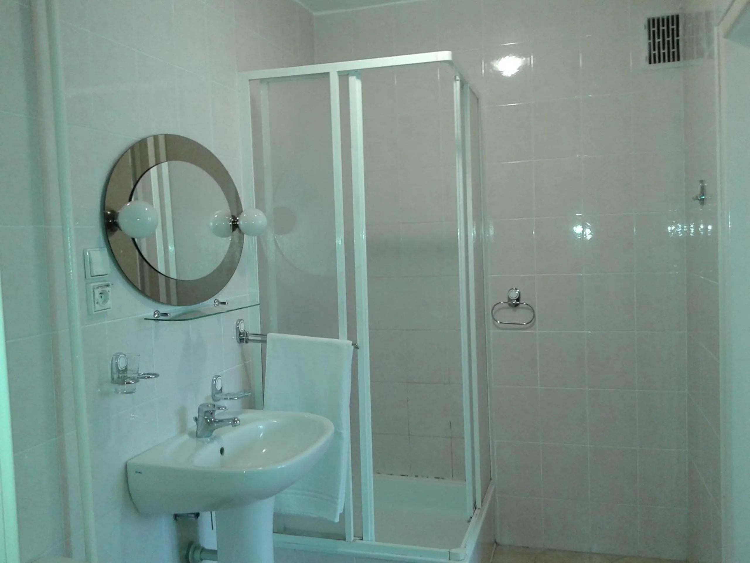 Bathroom in Hostel Refleks