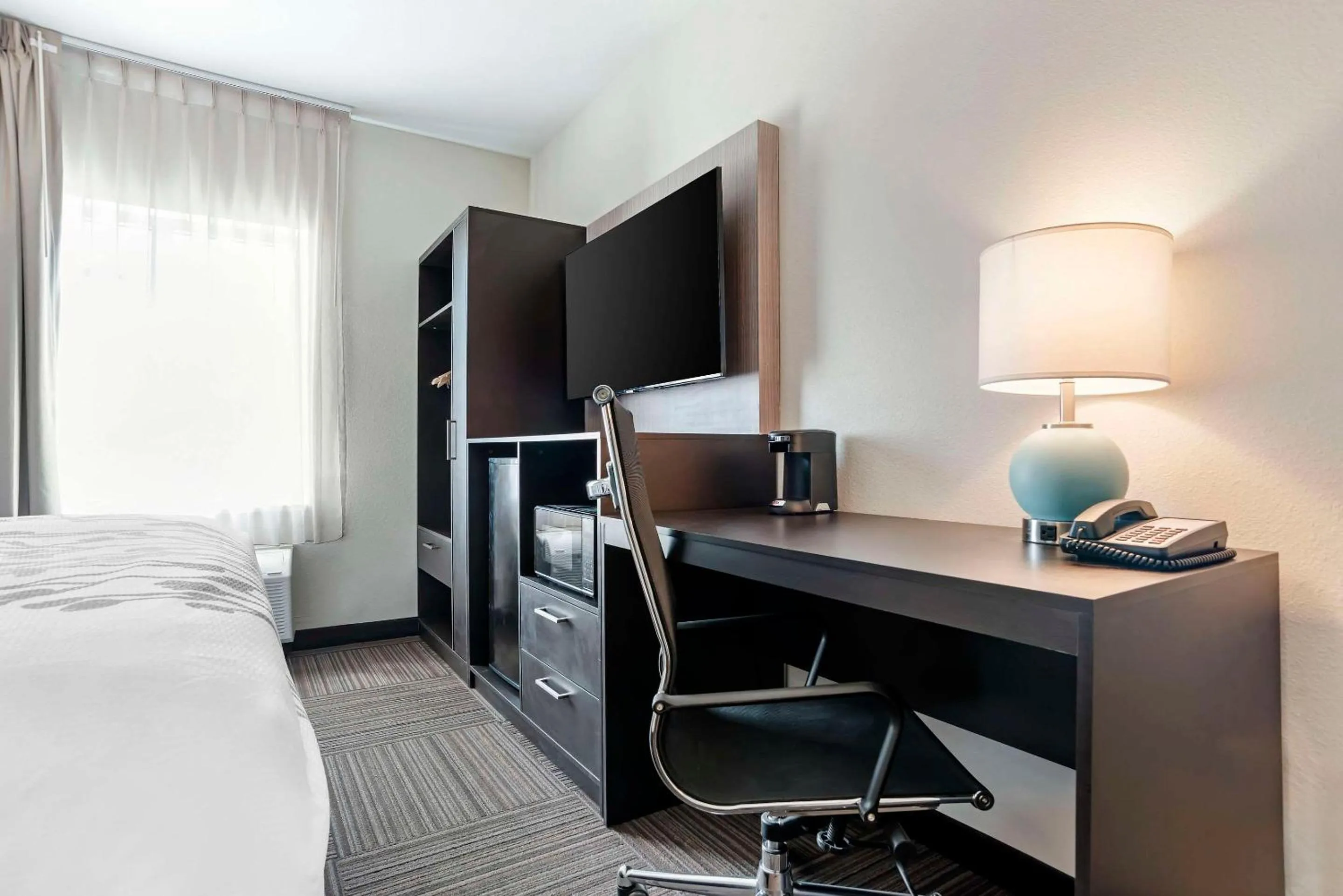 Bedroom, Bed in Sleep Inn & Suites Fort Walton Beach - Destin West