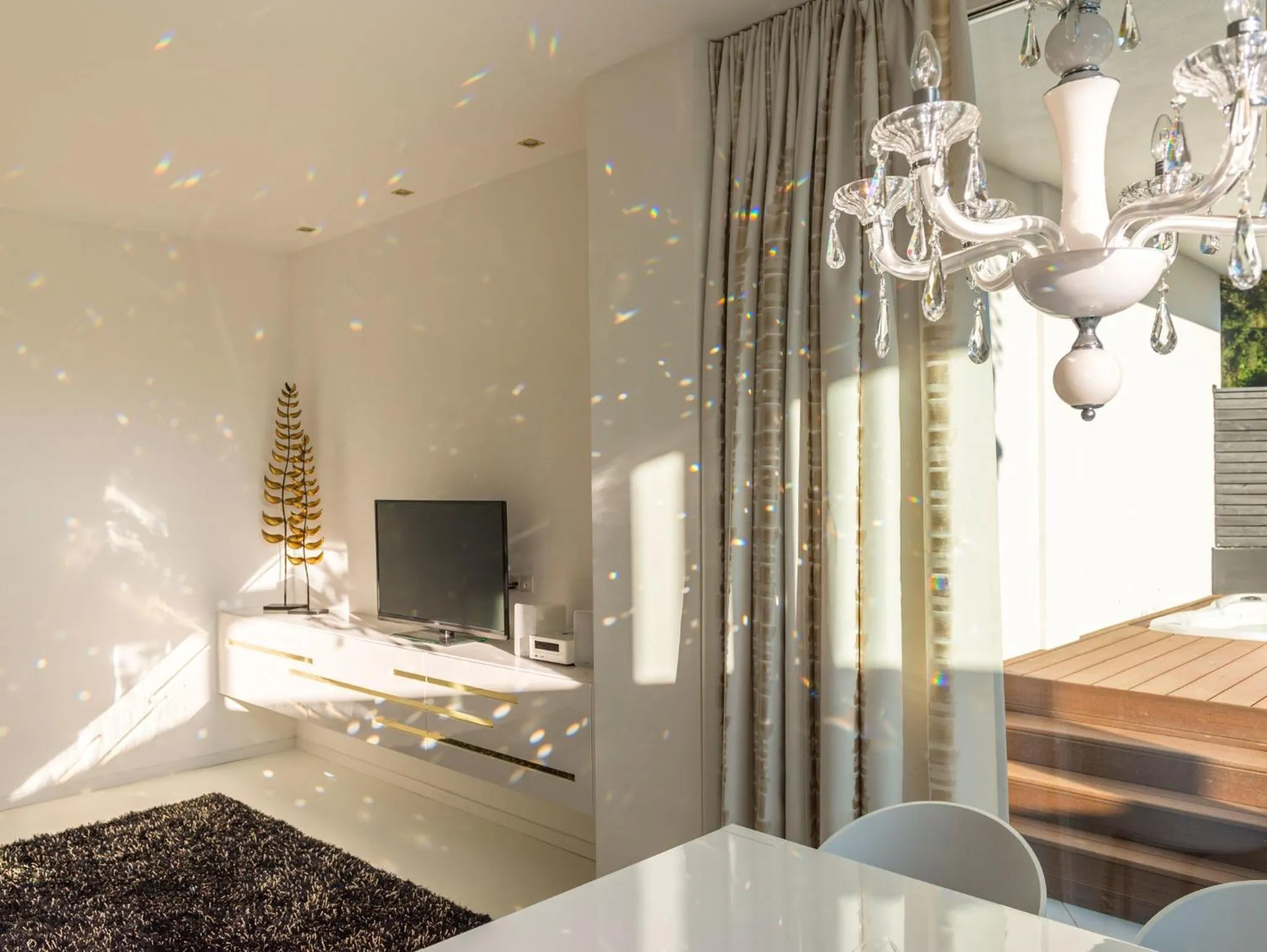 TV and multimedia in Merangardenvilla adults only