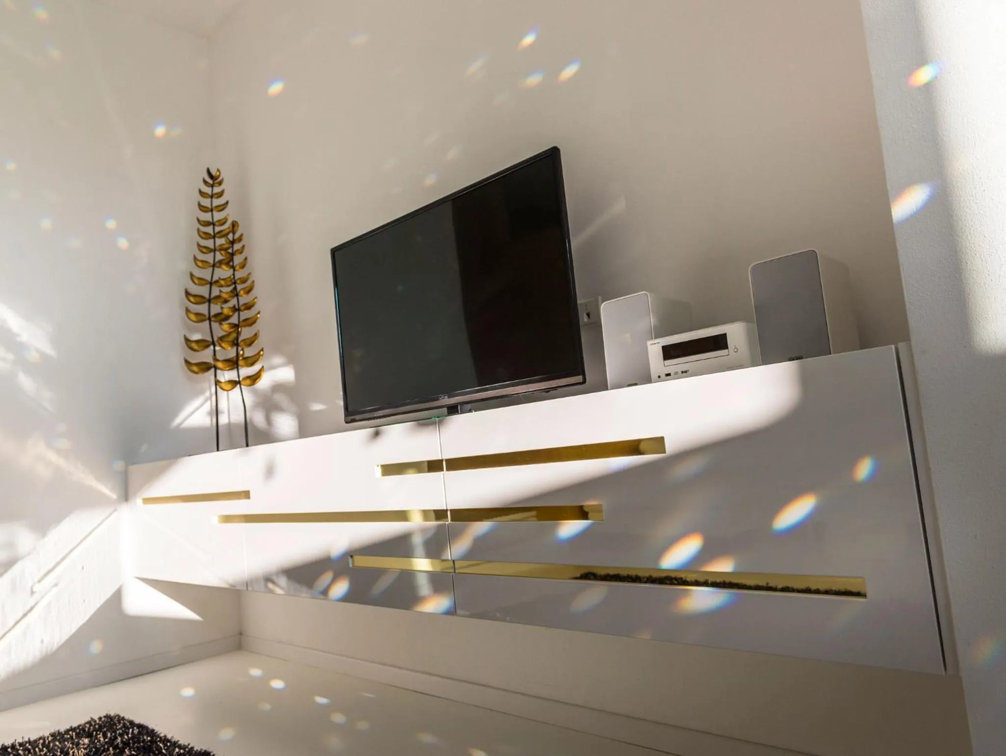 TV and multimedia in Merangardenvilla adults only