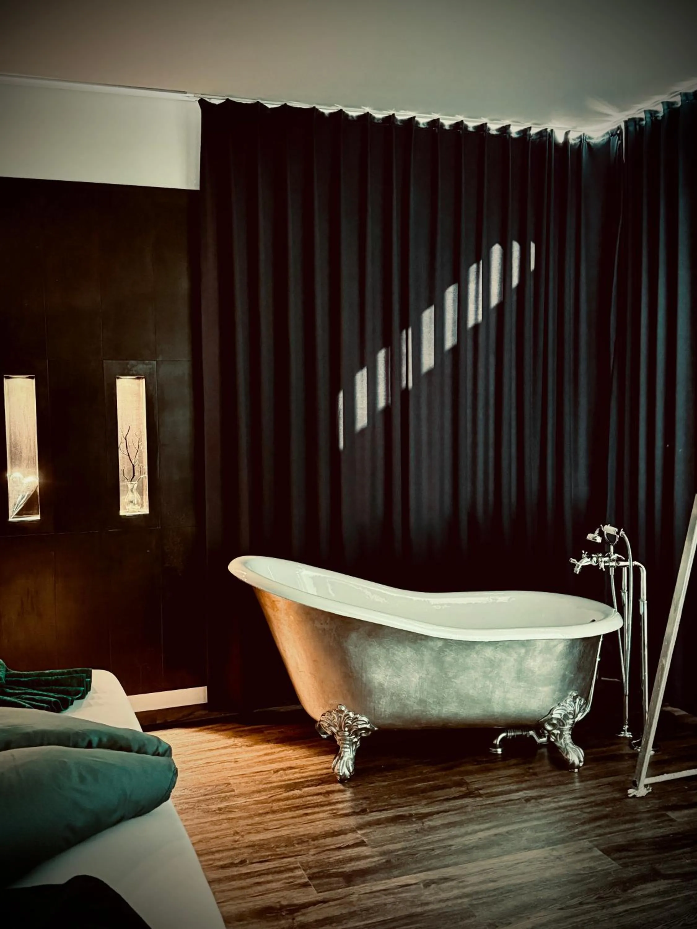 Merangardenvilla adults only