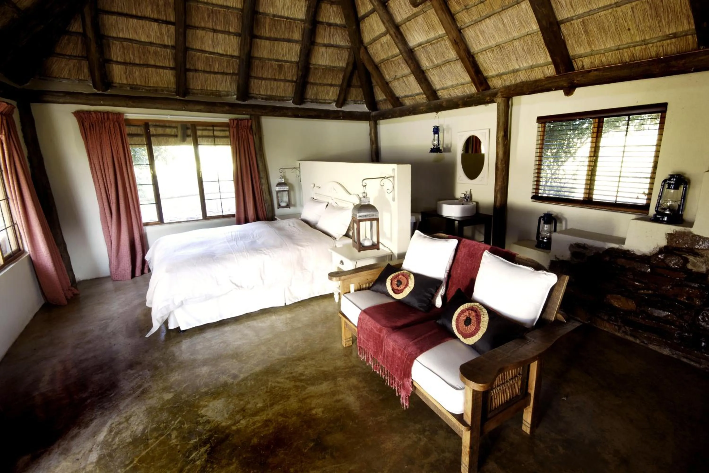Photo of the whole room, Bed in Caracal Lodge