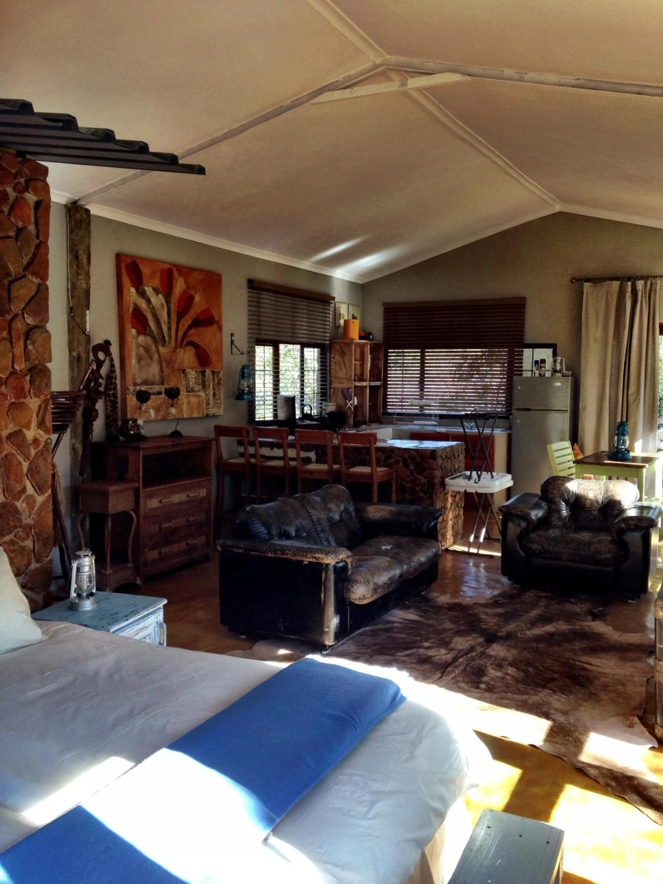 Living room in Caracal Lodge