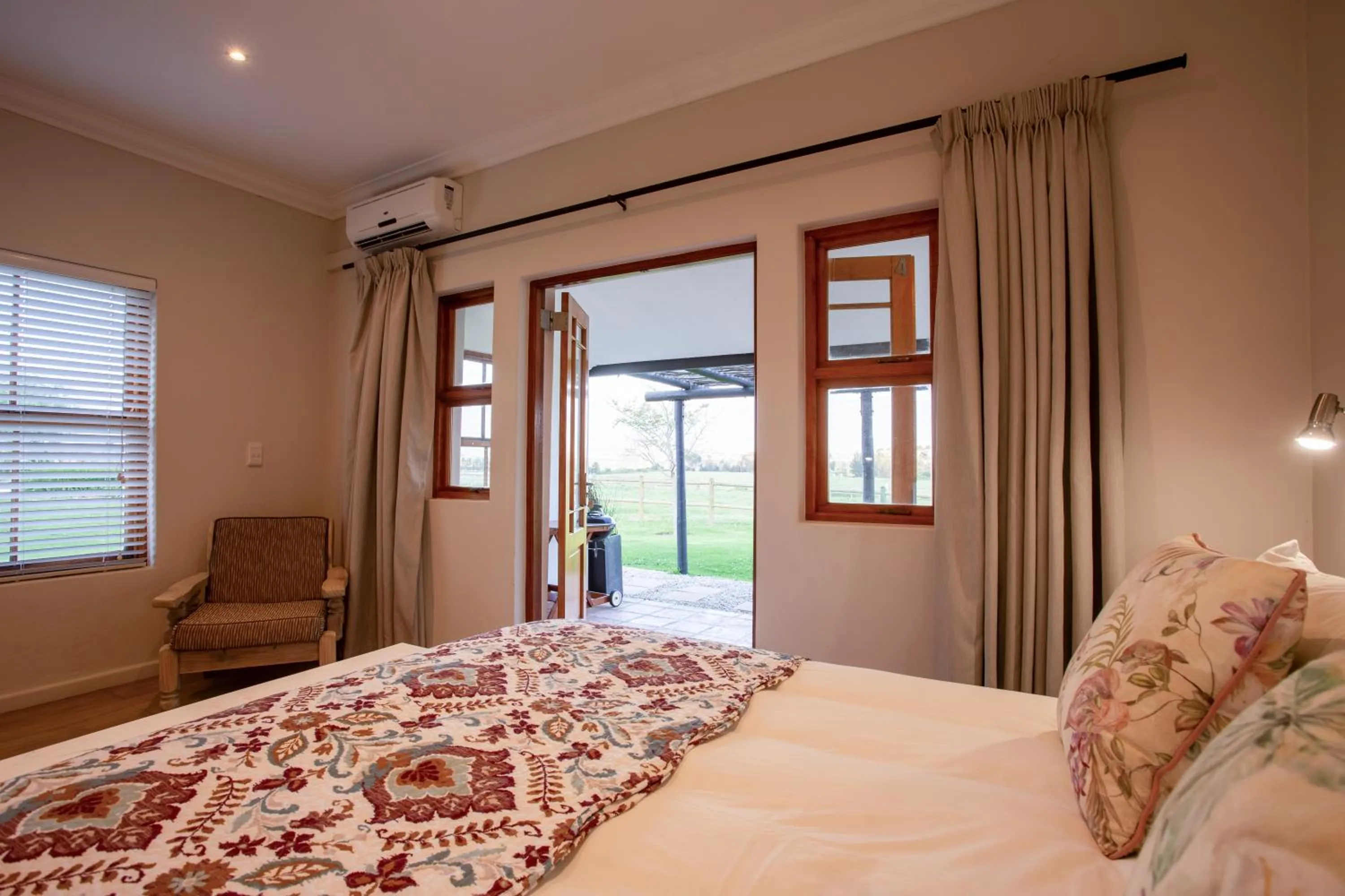 Bedroom, Bed in Raptor Rise Farm