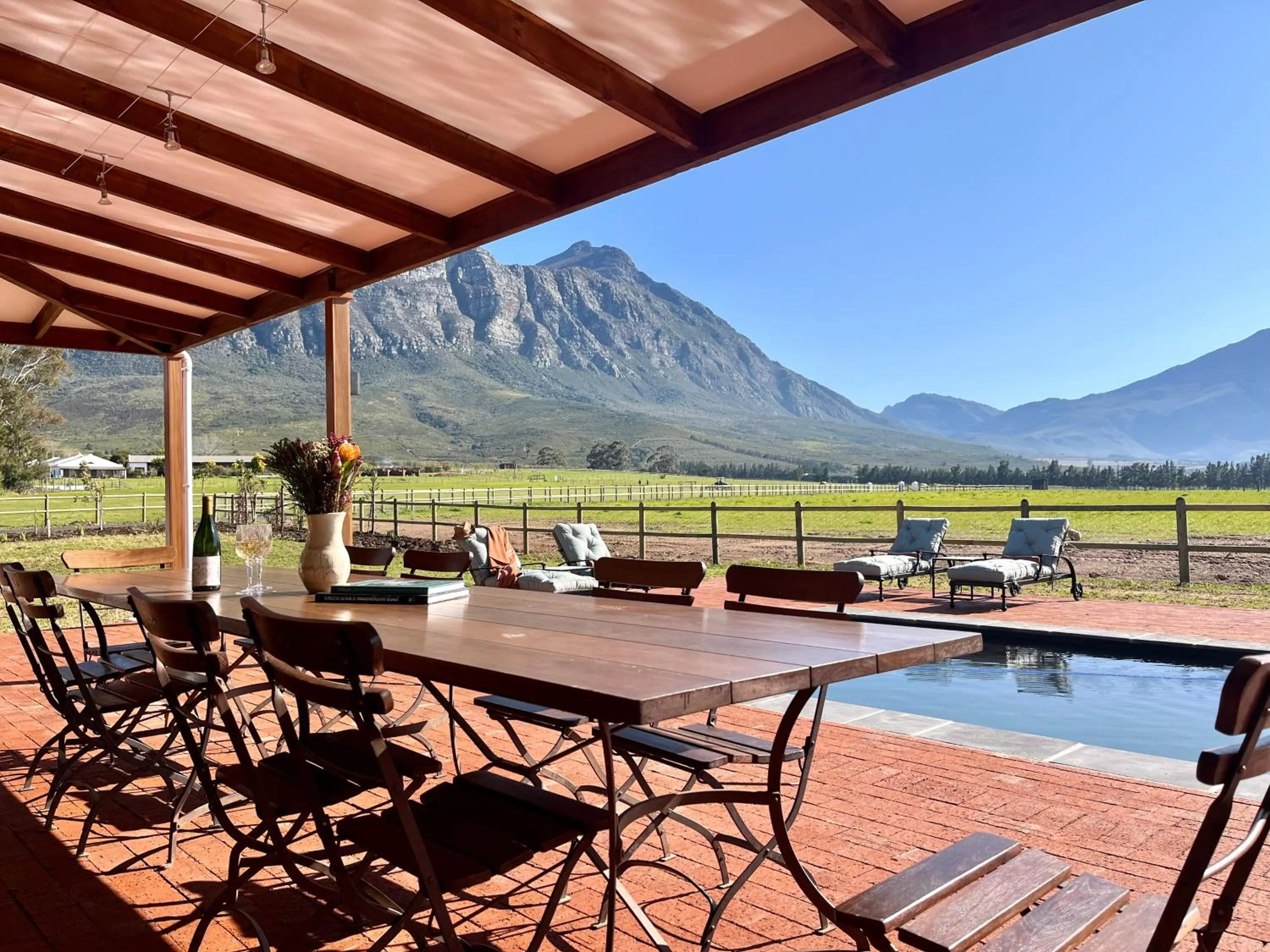Dining area in Raptor Rise Farm
