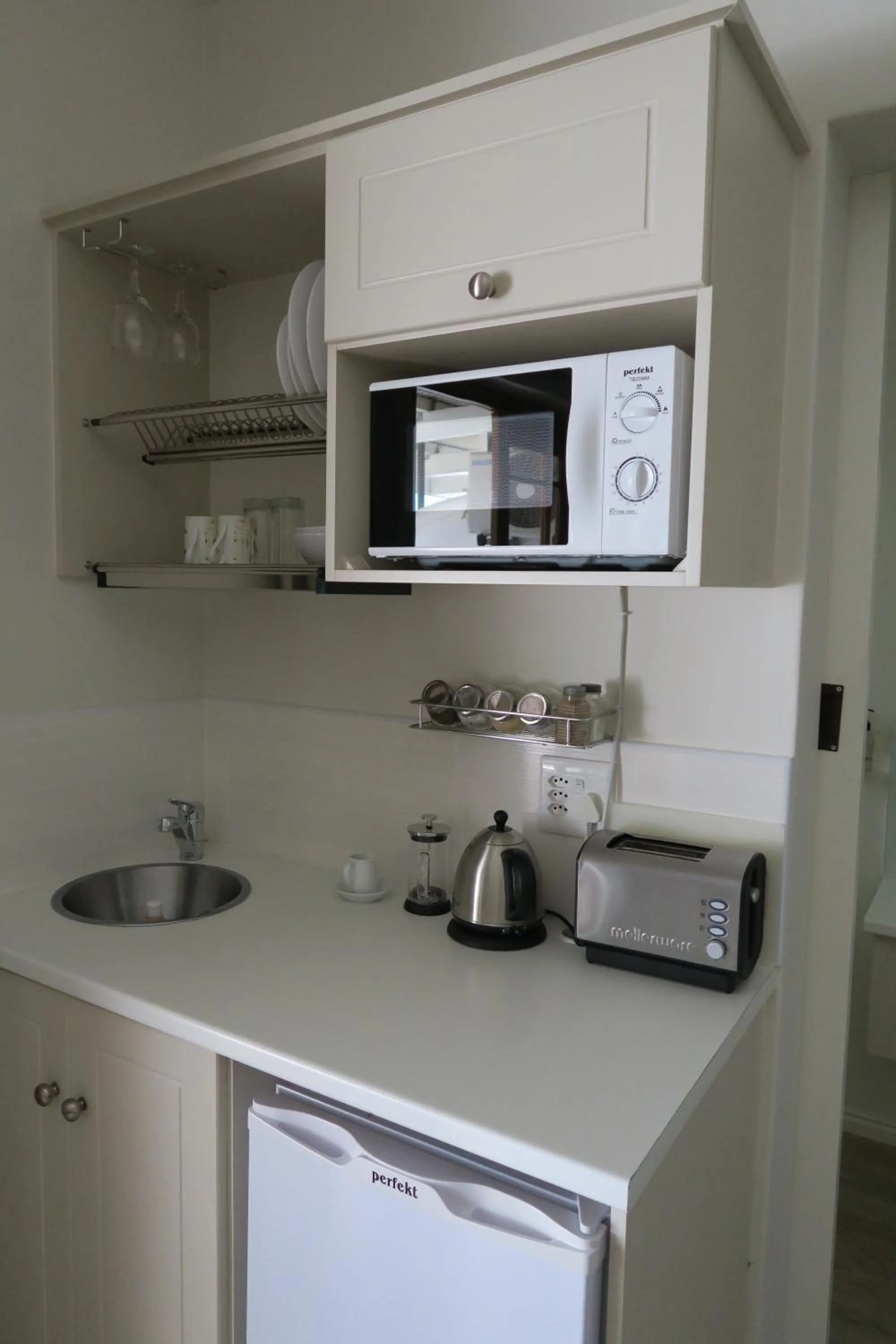 Kitchen or kitchenette in Raptor Rise Farm