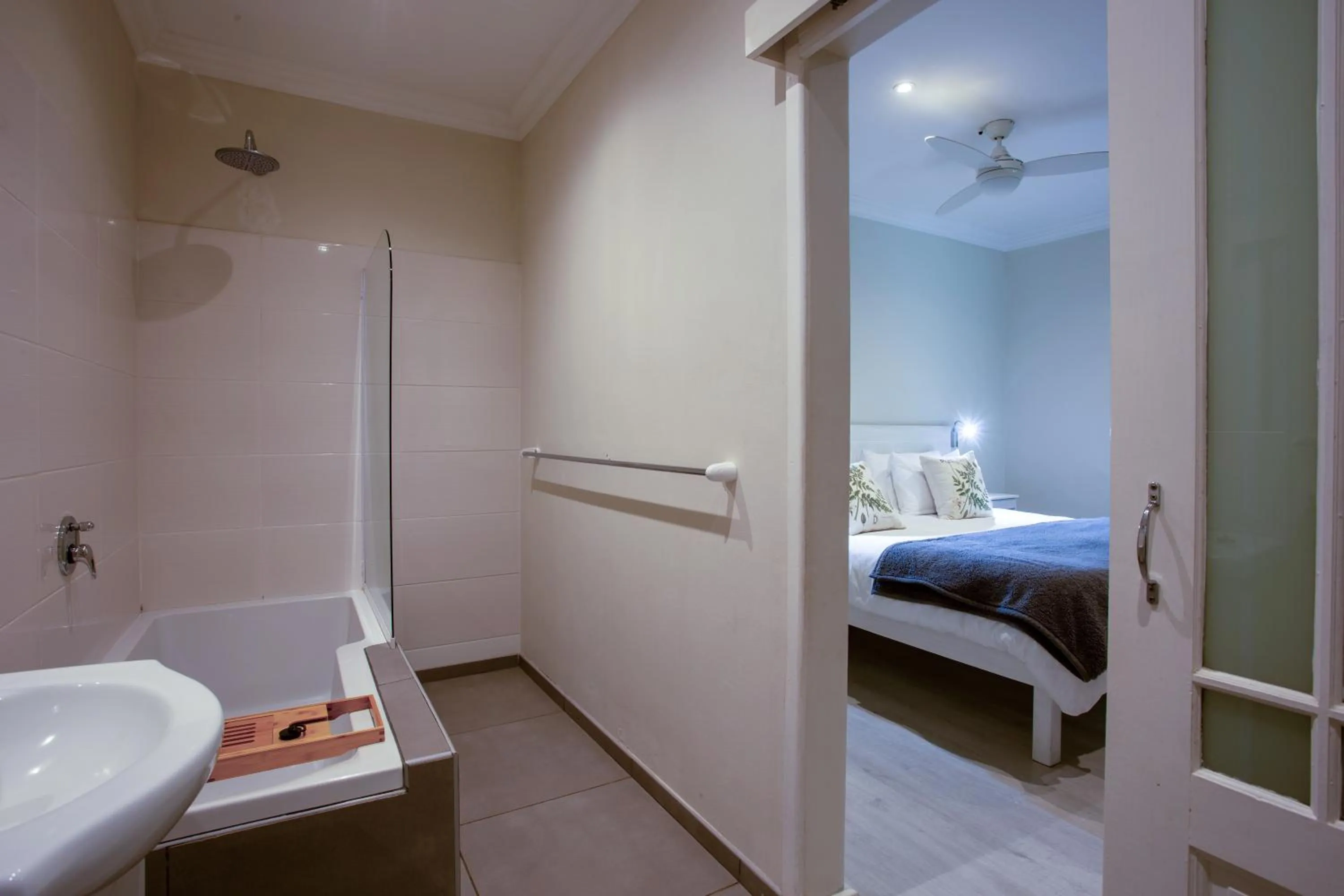 Bath, Bed in Raptor Rise Farm