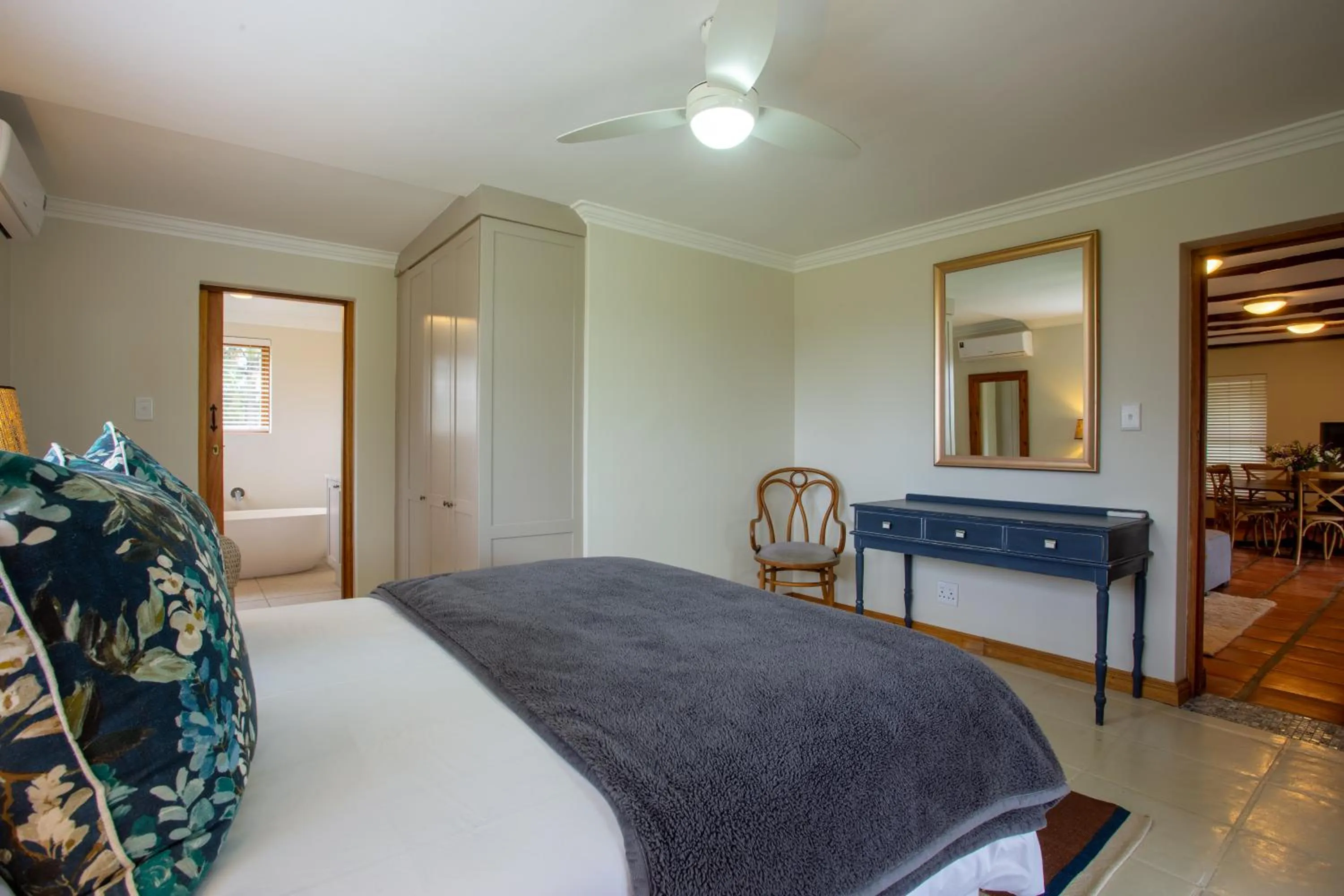 Bedroom, Bed in Raptor Rise Farm