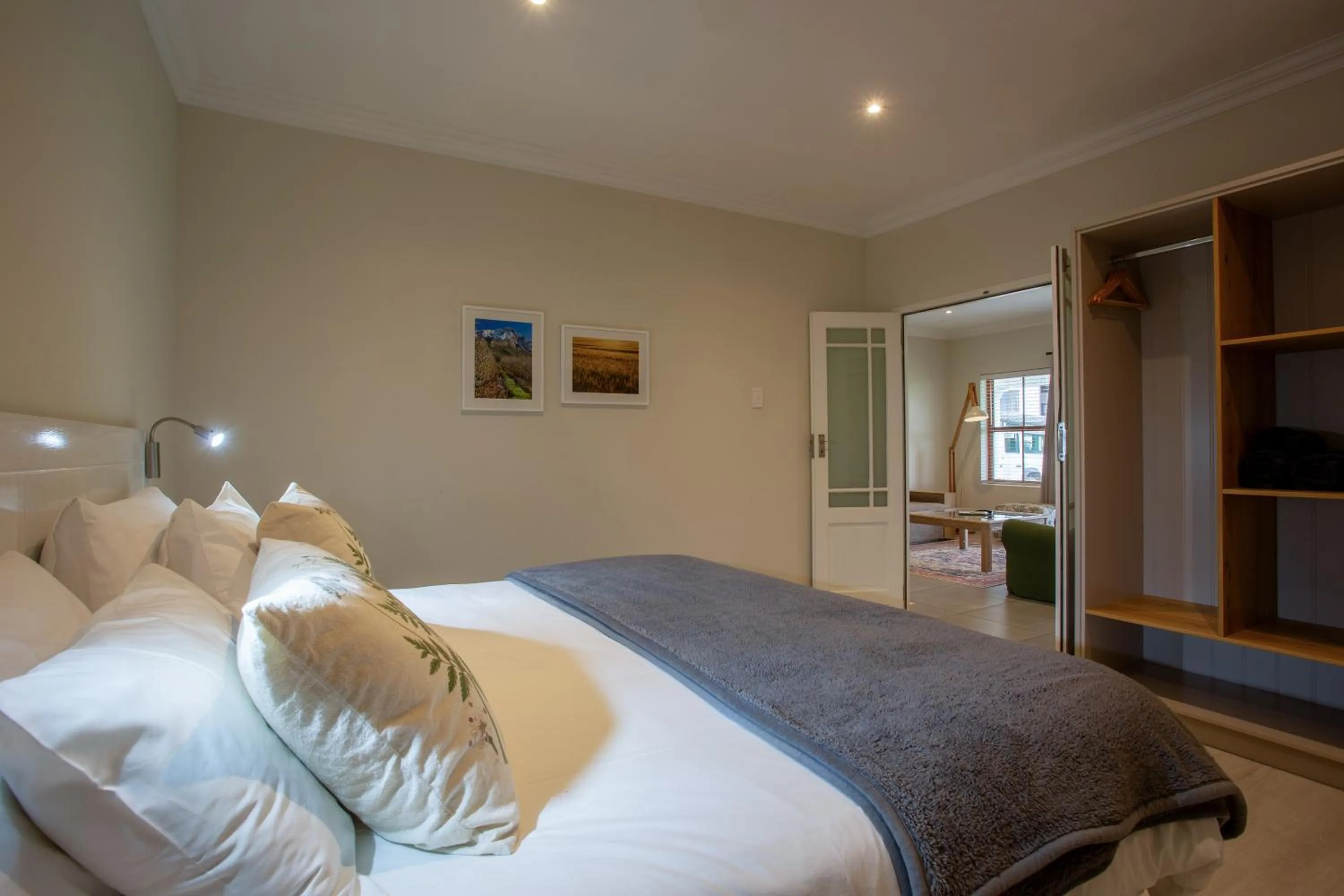 Bedroom, Bed in Raptor Rise Farm