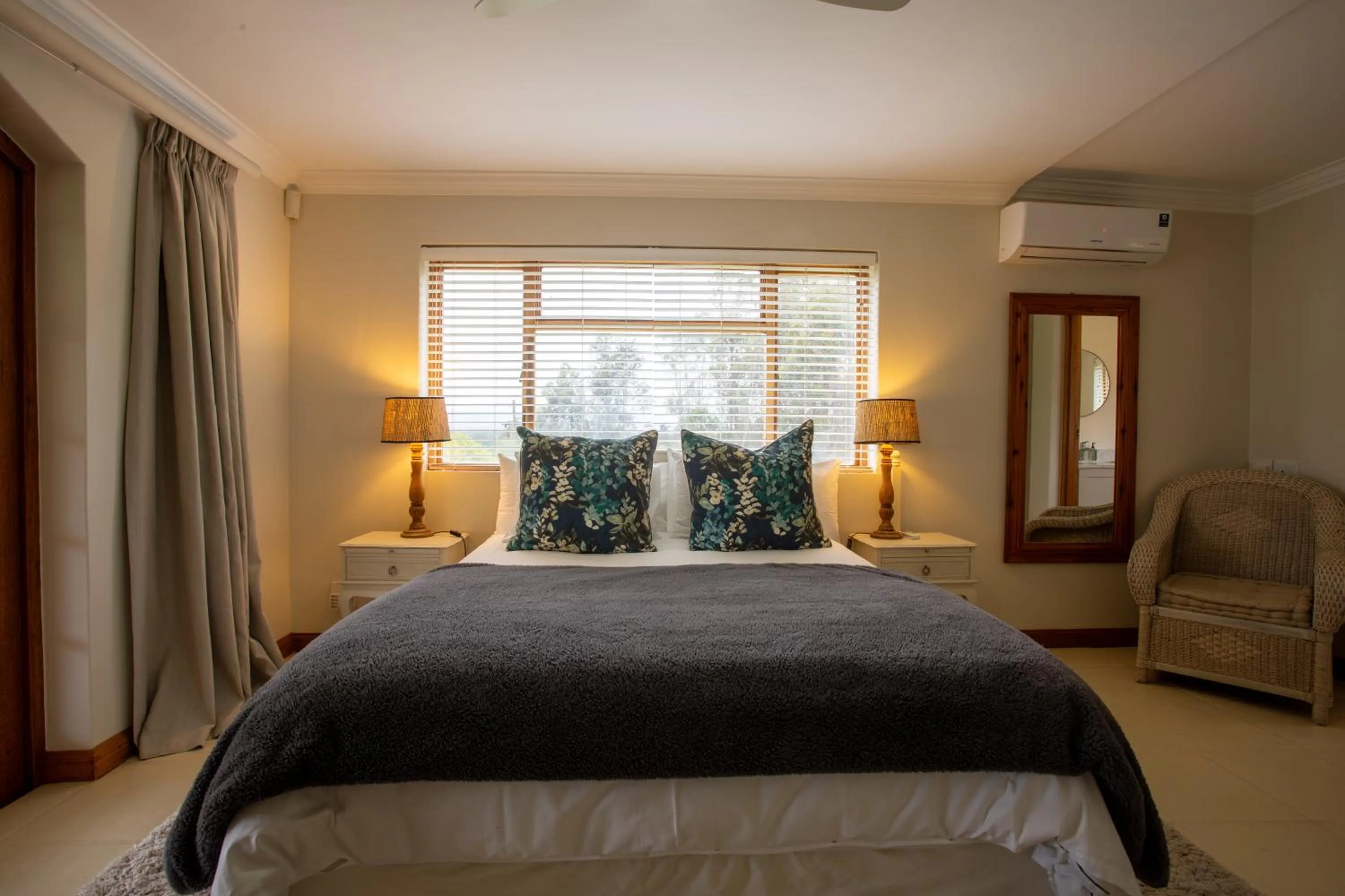 Bedroom, Bed in Raptor Rise Farm