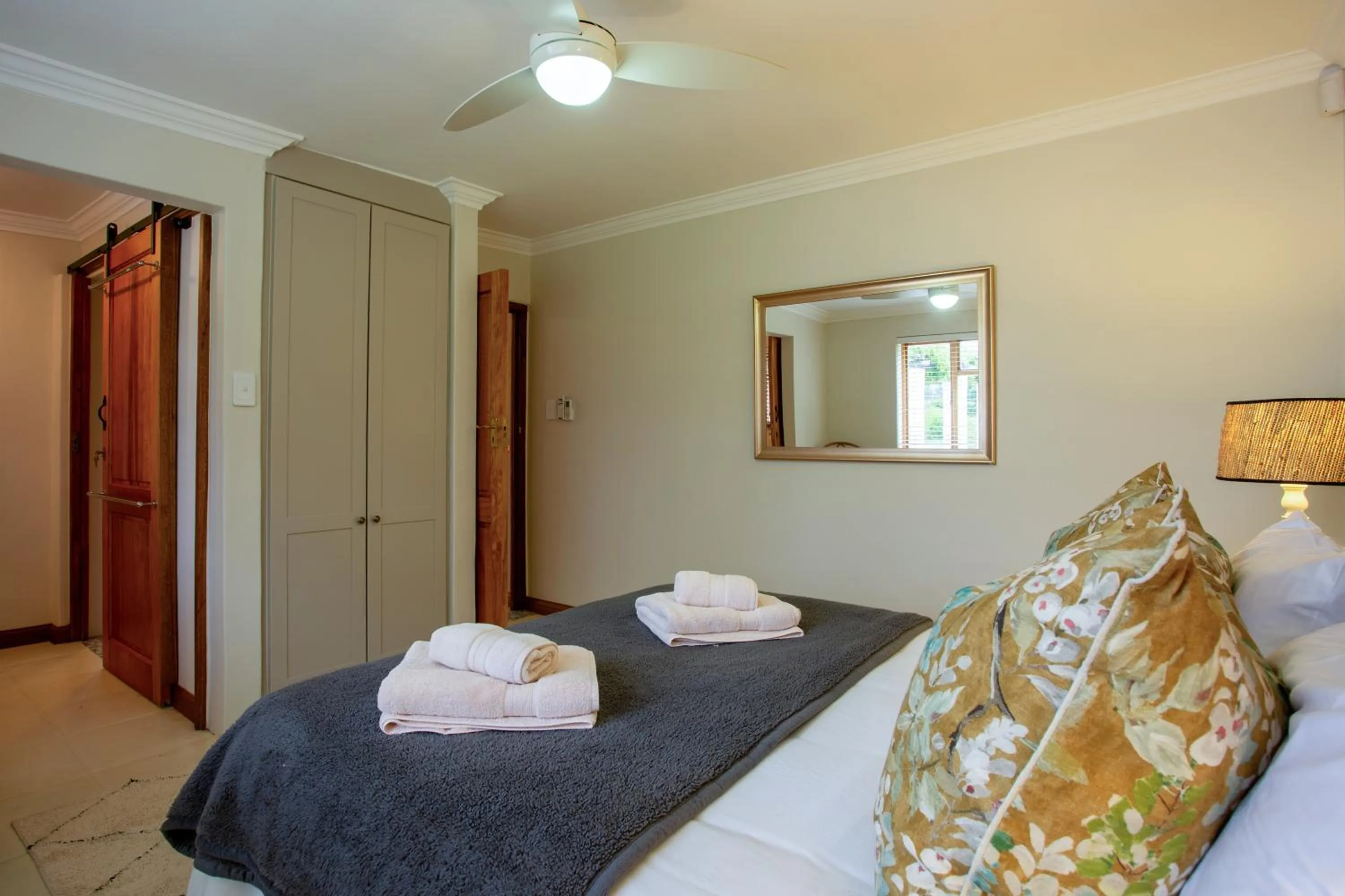 Bedroom, Bed in Raptor Rise Farm