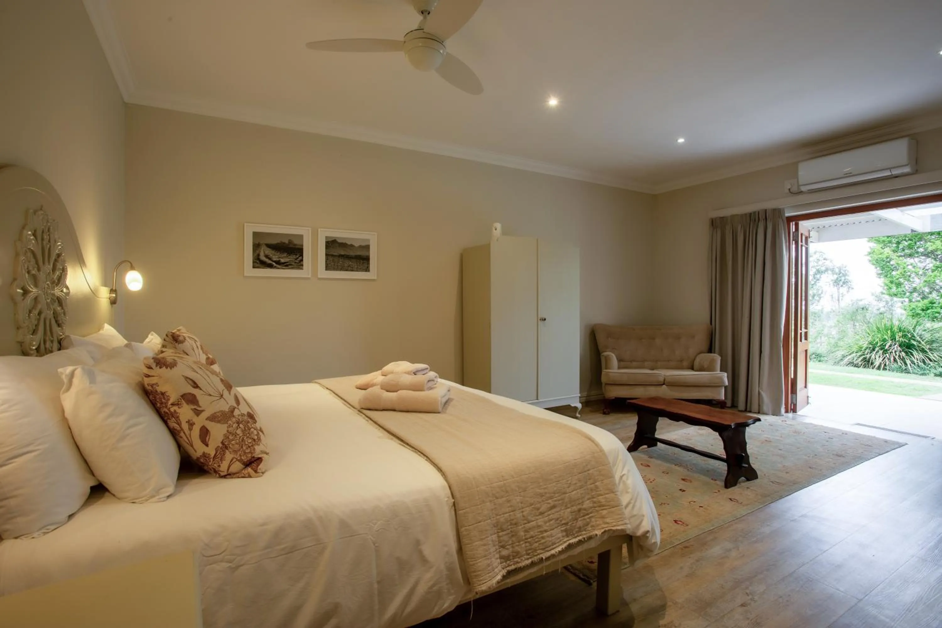 Photo of the whole room, Bed in Raptor Rise Farm