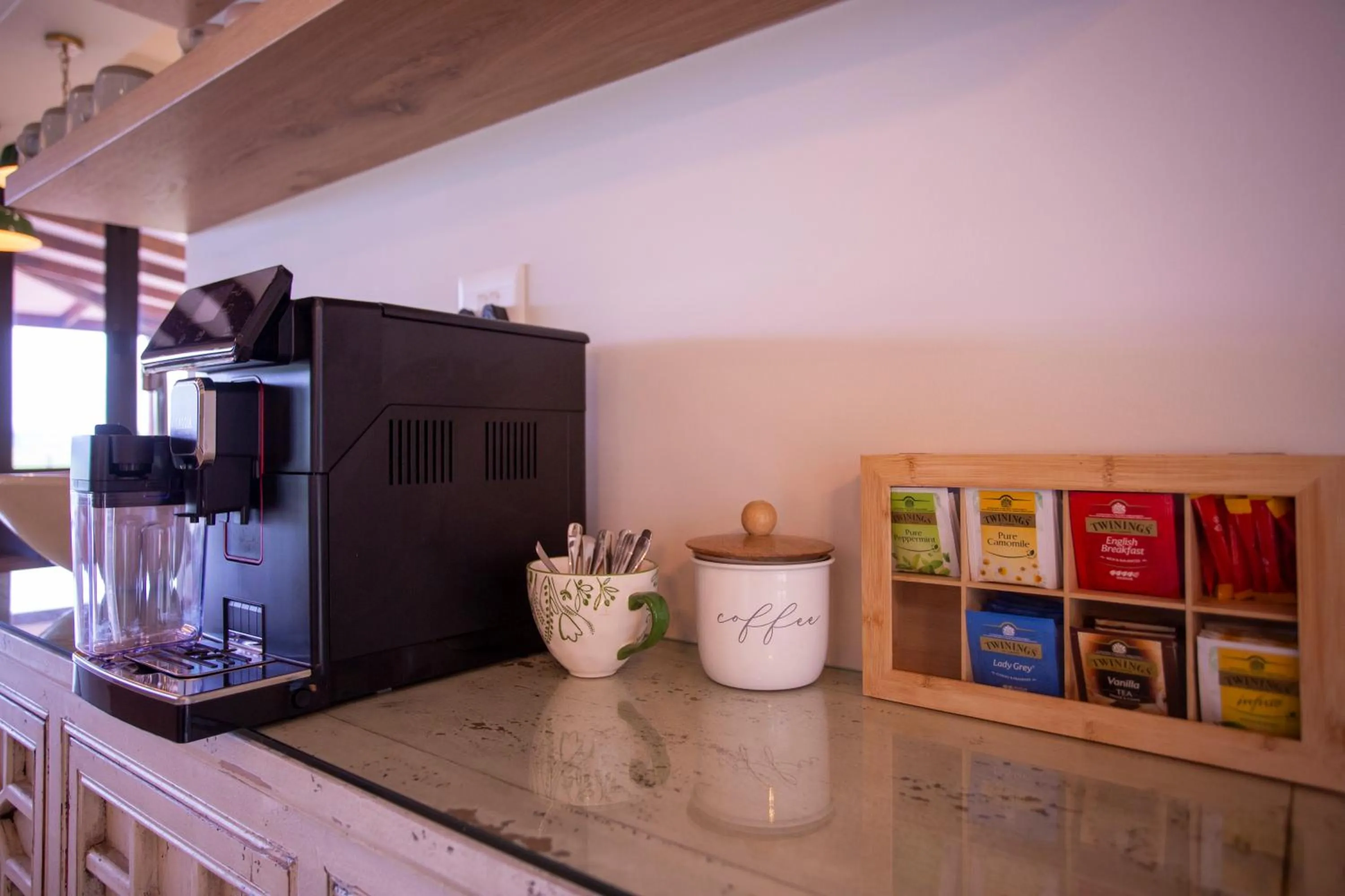 Coffee/tea facilities in Raptor Rise Farm