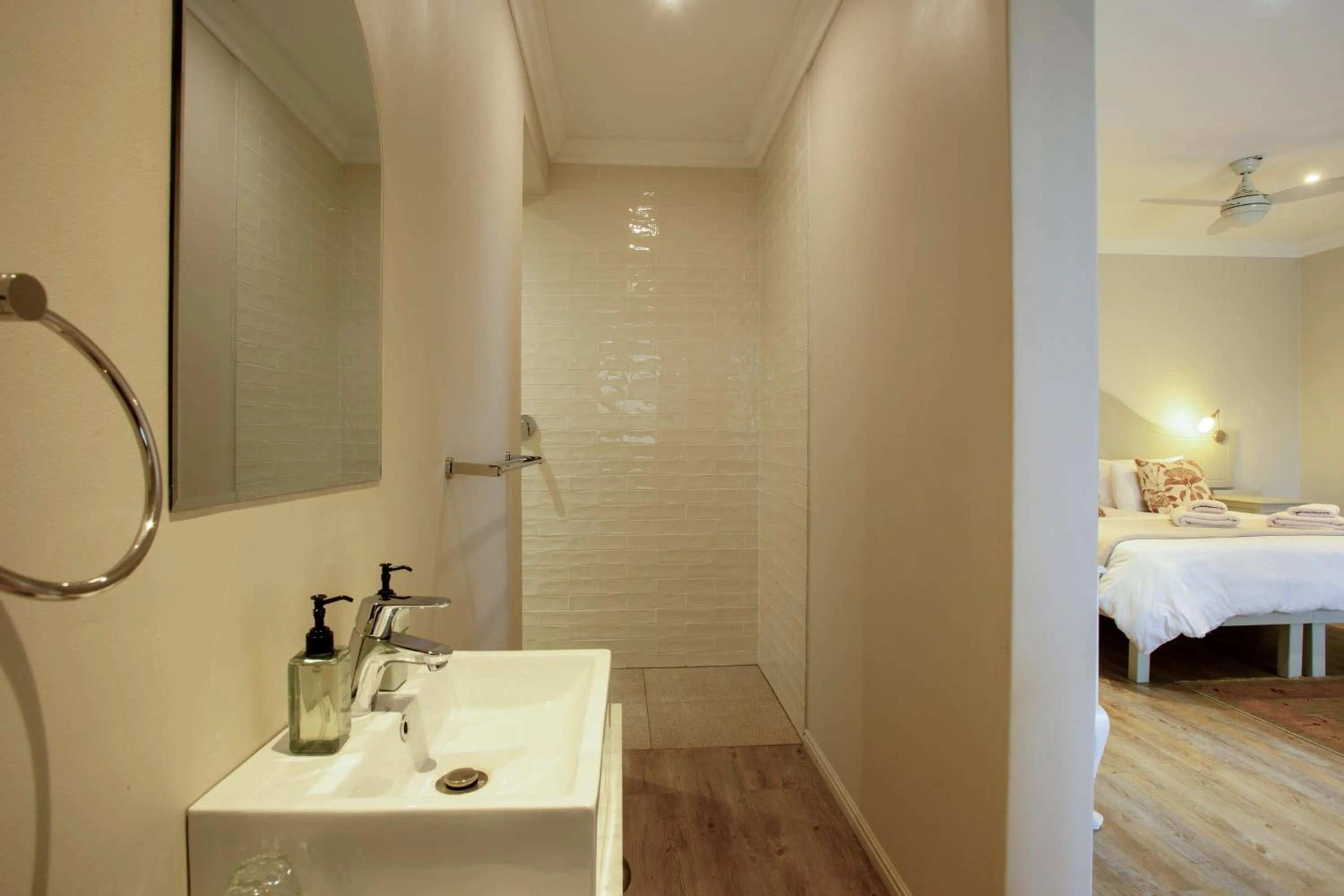 Bathroom, Bed in Raptor Rise Farm