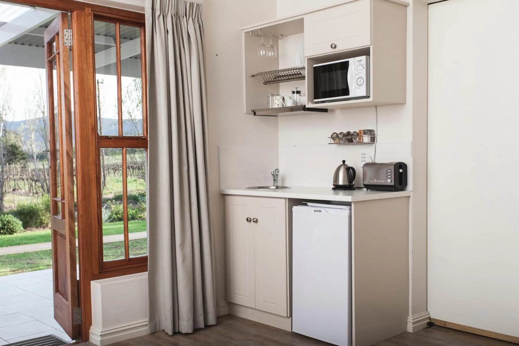 Kitchen or kitchenette in Raptor Rise Farm