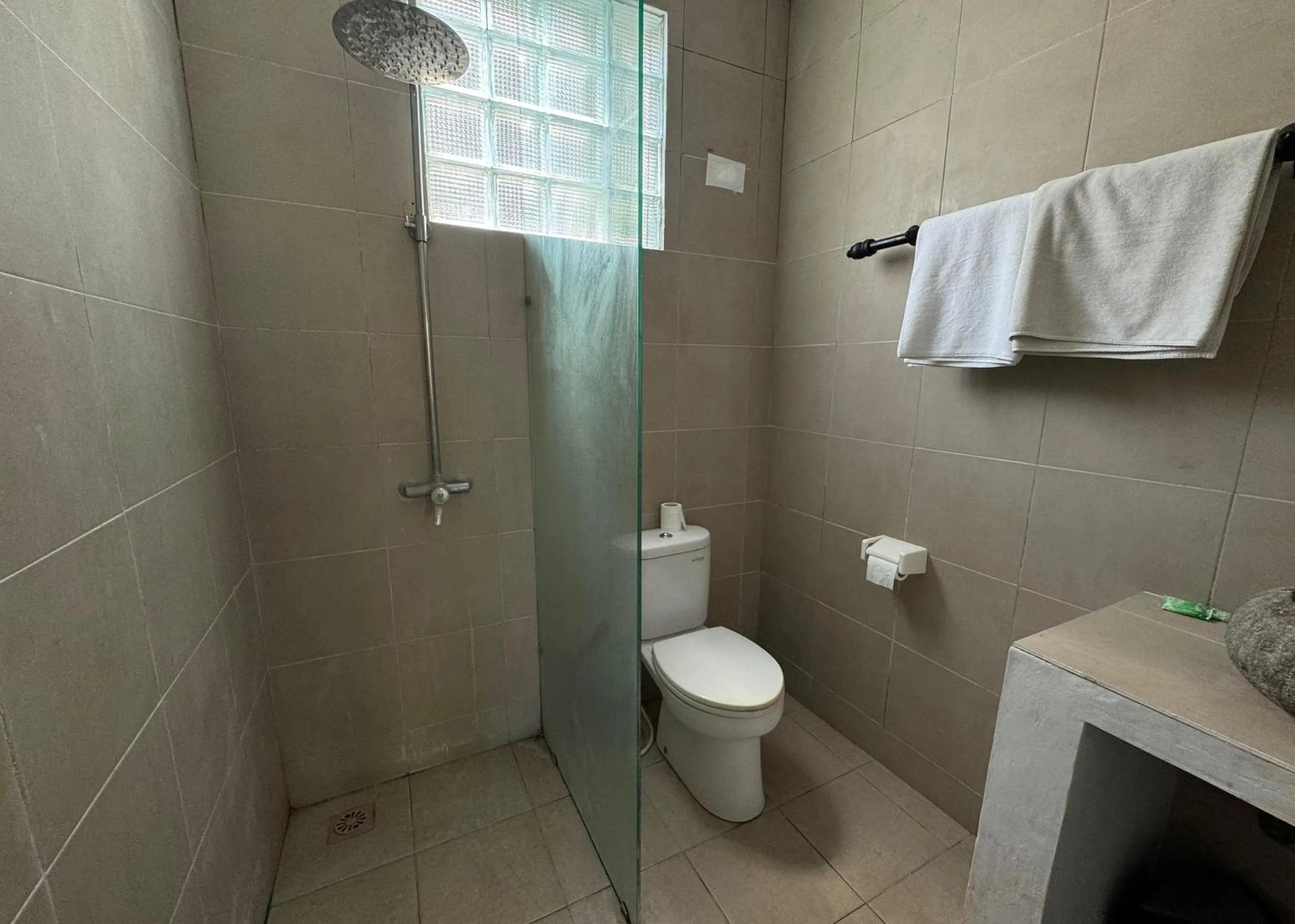 Bathroom in Rama - Laksmi Guesthouse