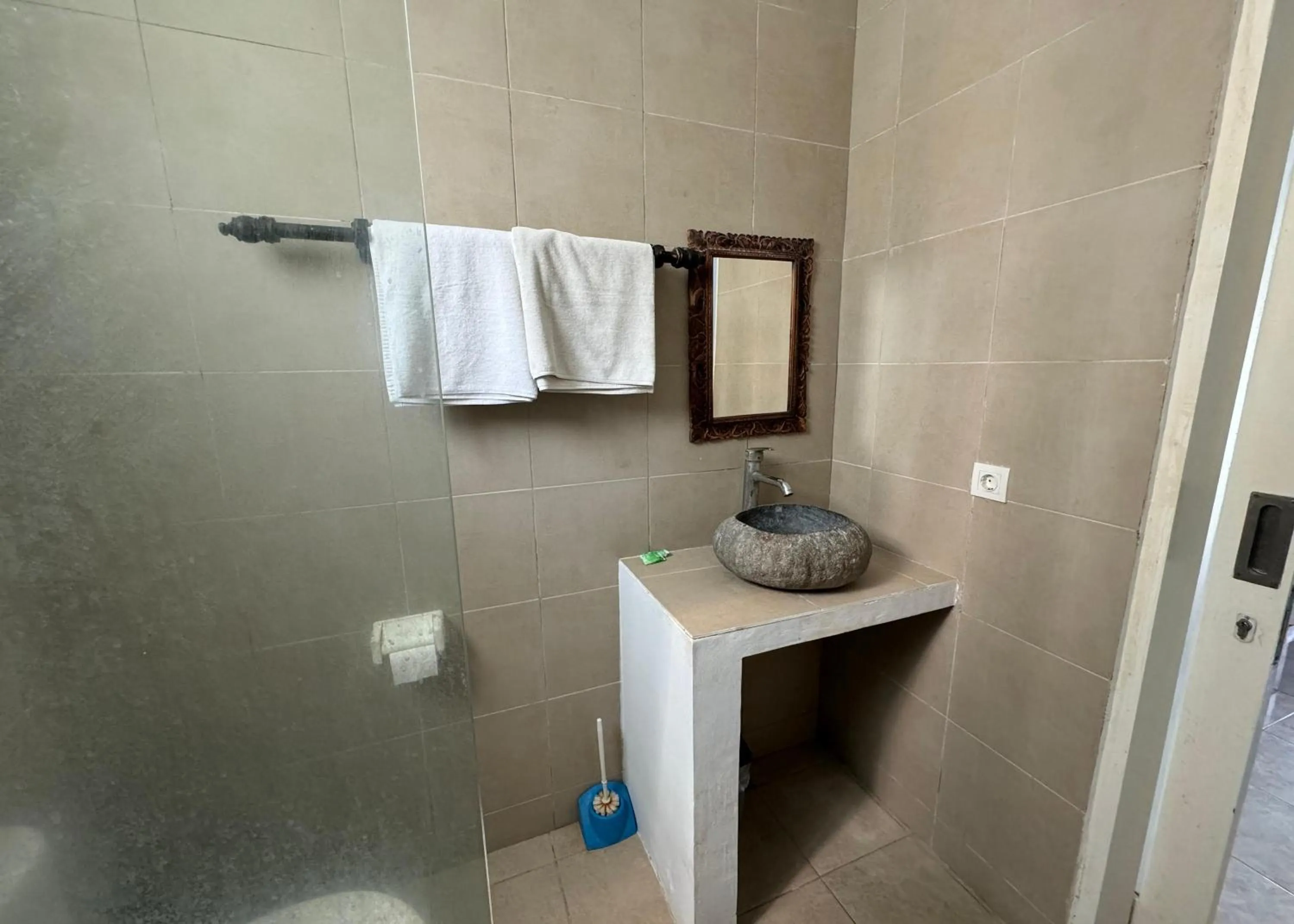 Bathroom in Rama - Laksmi Guesthouse