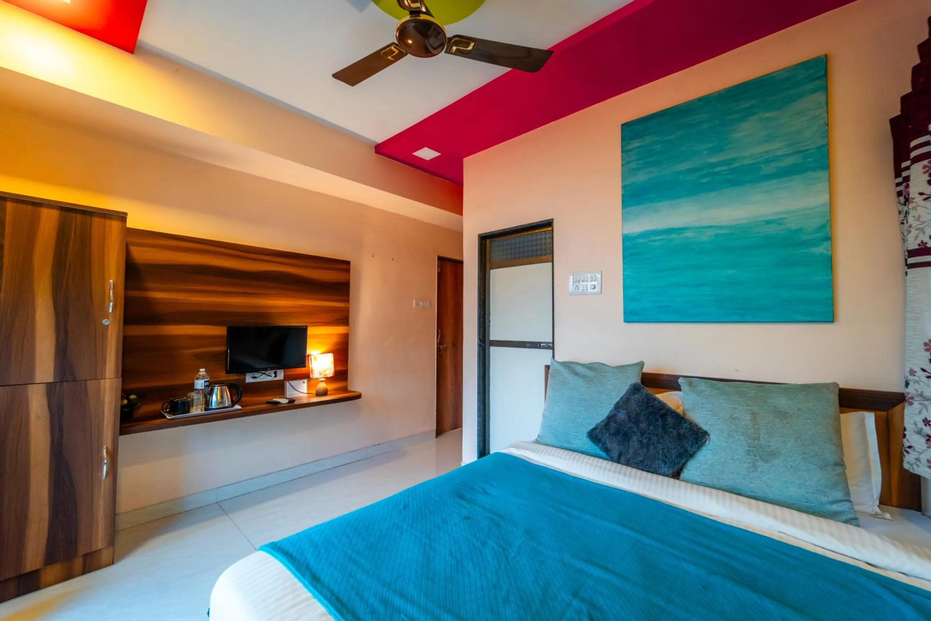 TV and multimedia, Bed in Strawberry County