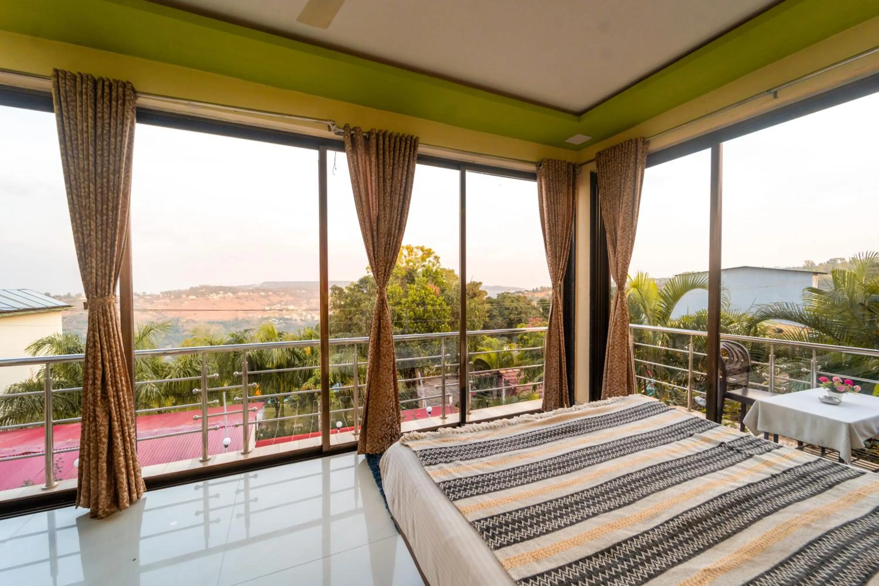 View (from property/room), Bed in Strawberry County