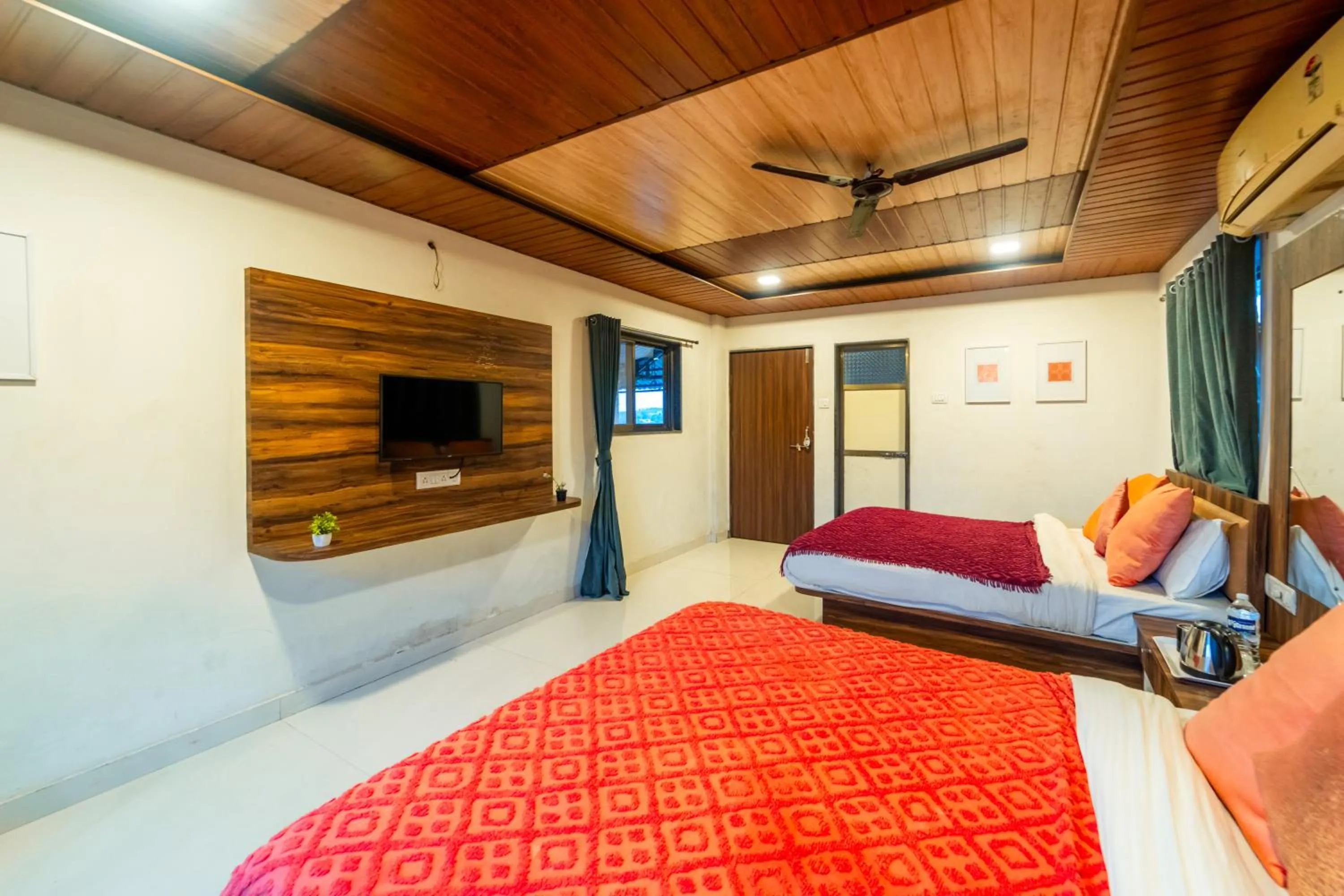 TV and multimedia, Bed in Strawberry County