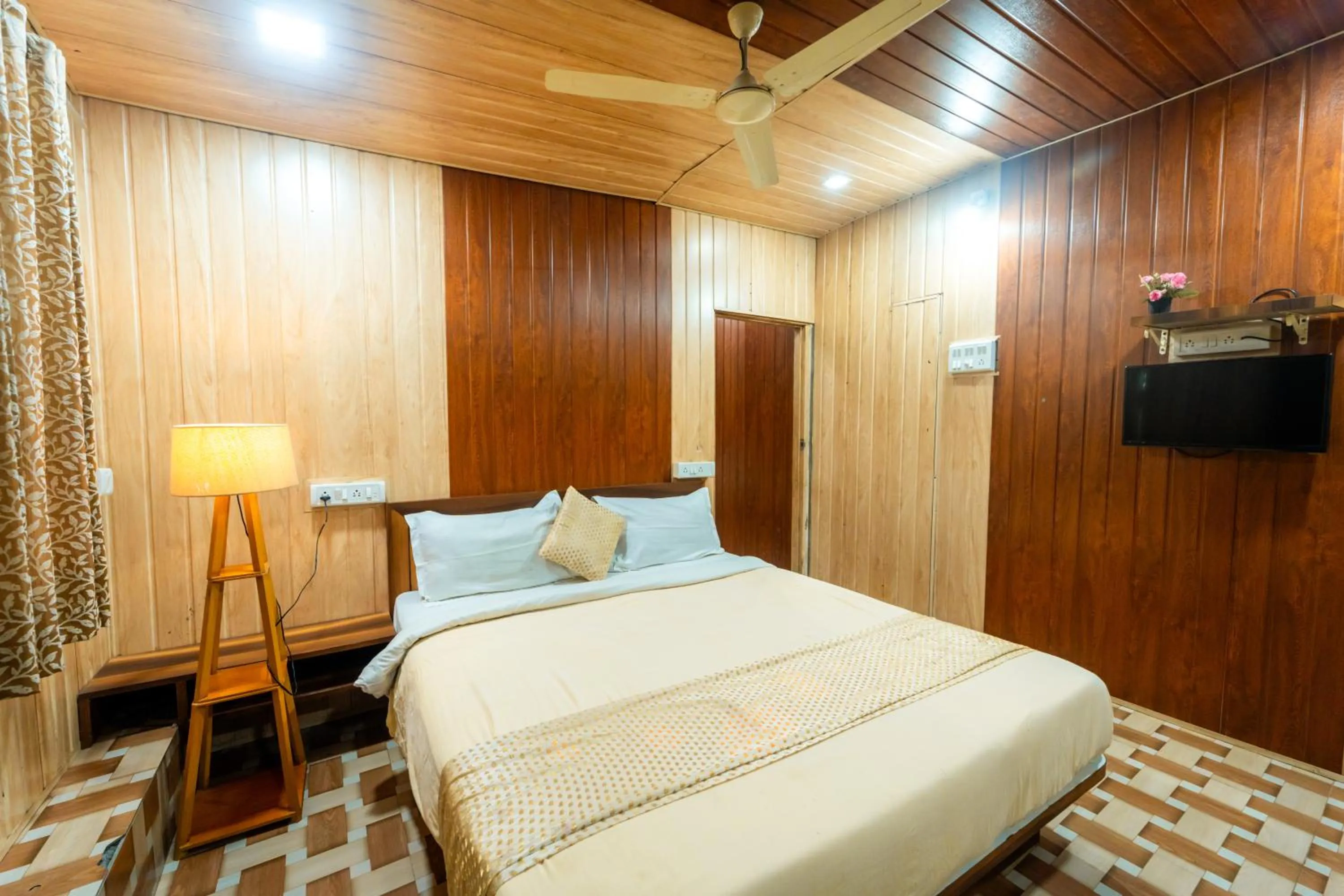 Bedroom, Bed in Strawberry County