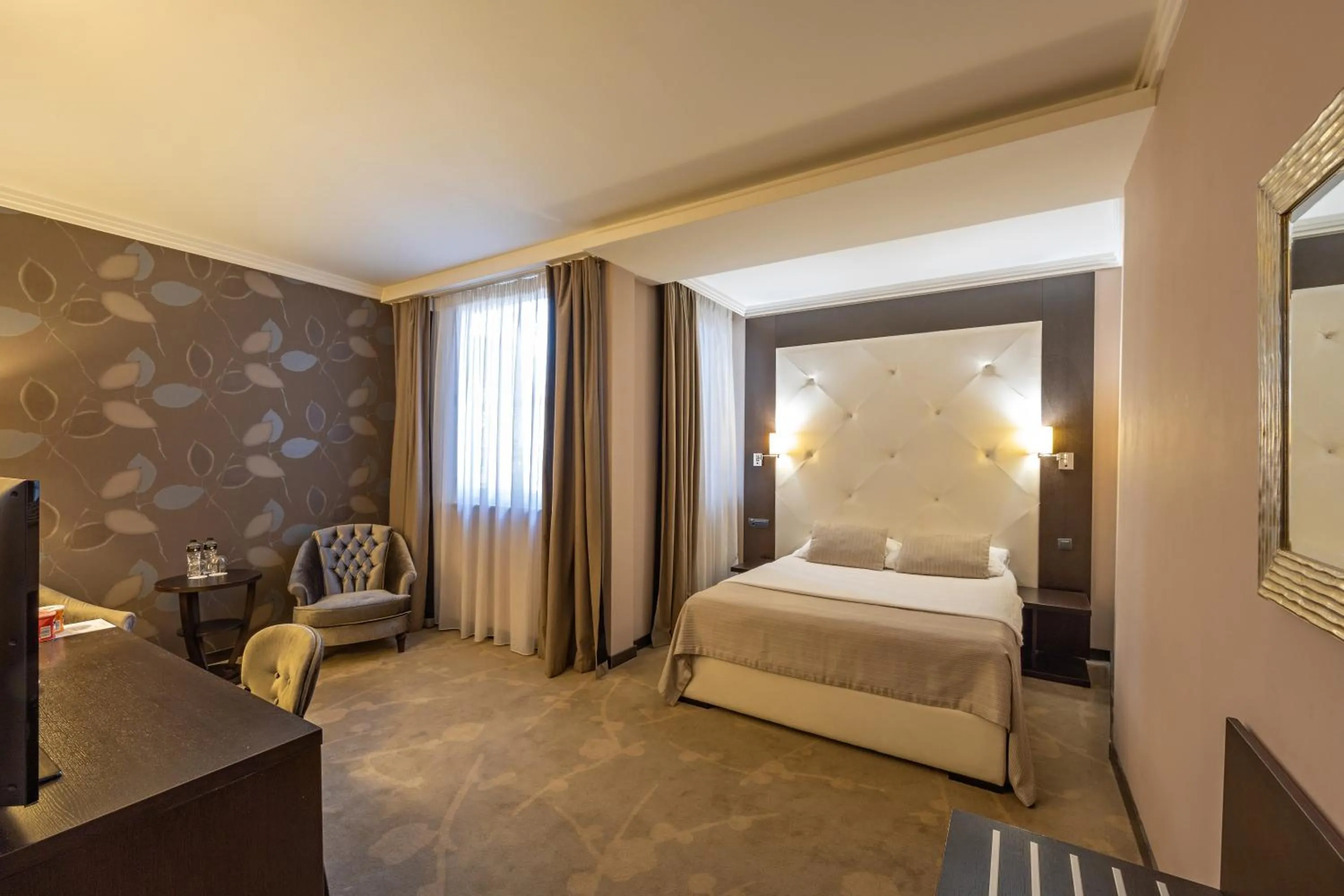 Photo of the whole room, Bed in Hotel Constantine the Great